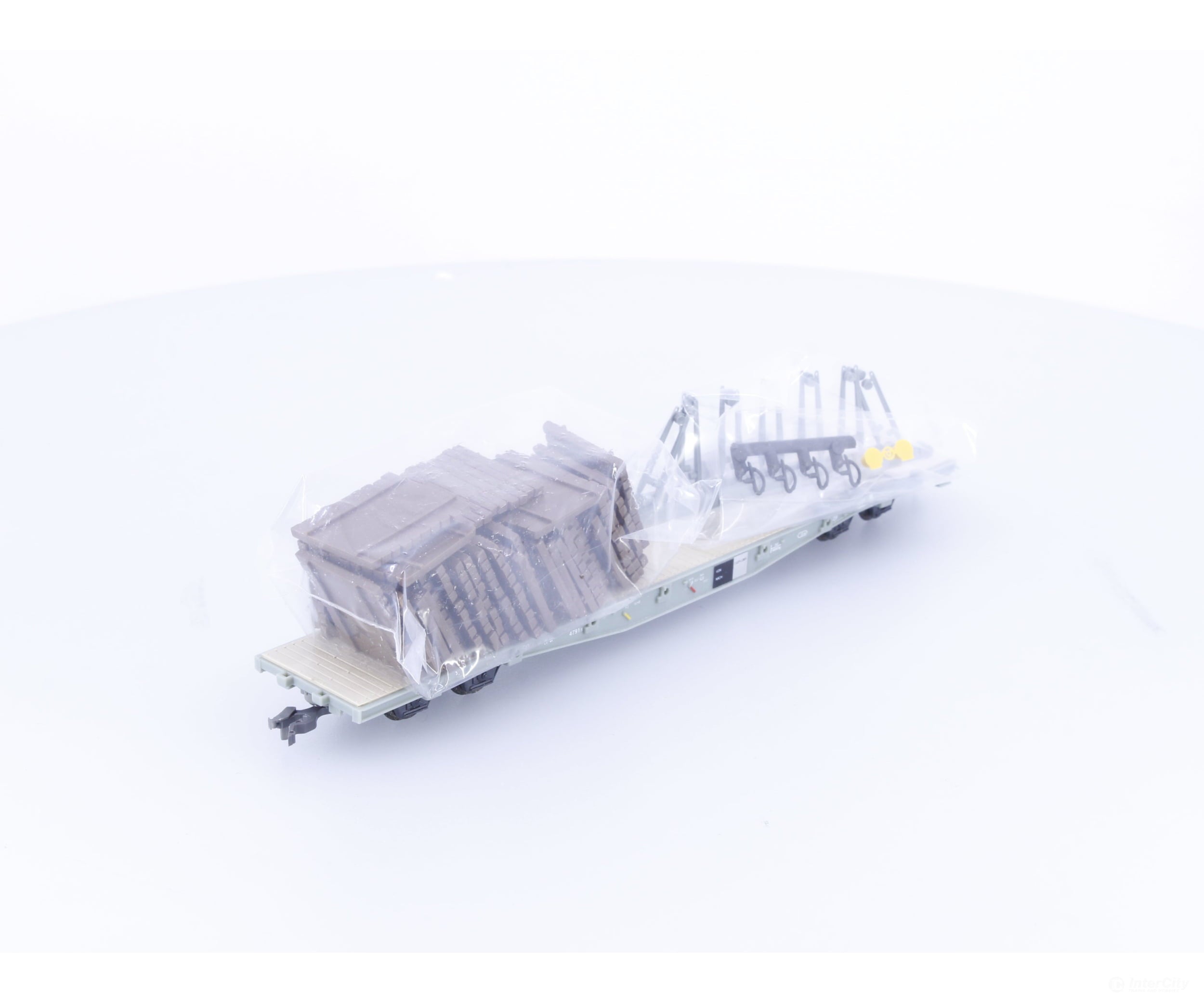D + R Modellbahn 24791 HOm RhB Flat Car with Wood Pallet Load Rw4791 - European Freight Cars