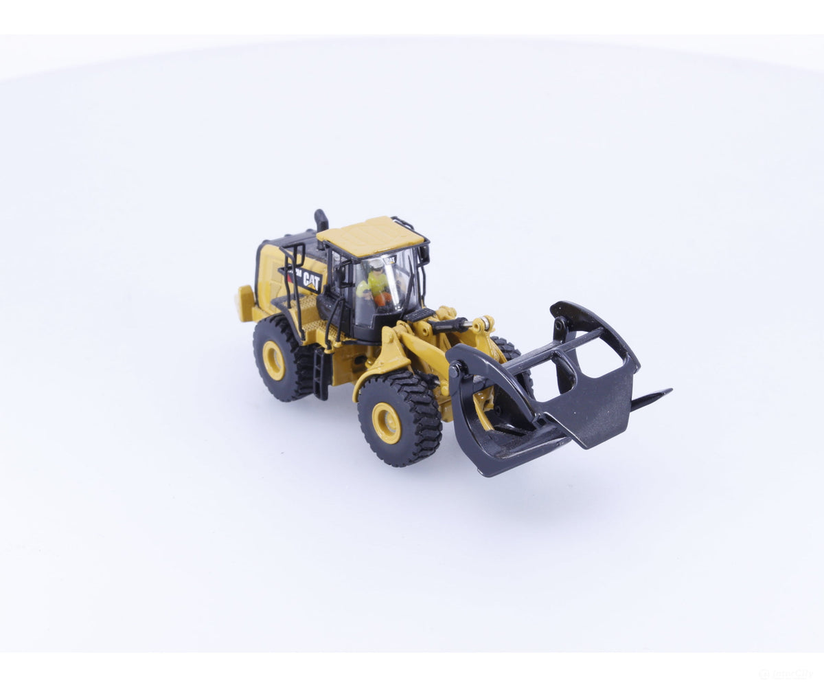 DM Diecast Masters 85950 HO CAT 972M Wheel Loader with Log Fork - Cars & Trucks