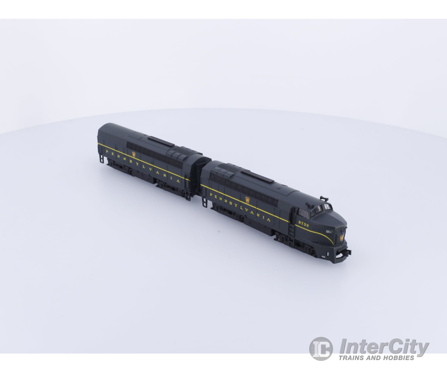 E-R Models 9732 N Shark Nose Locomotivea A + B Pennsylvania (PRR) 9732 Analog DC Locomotives