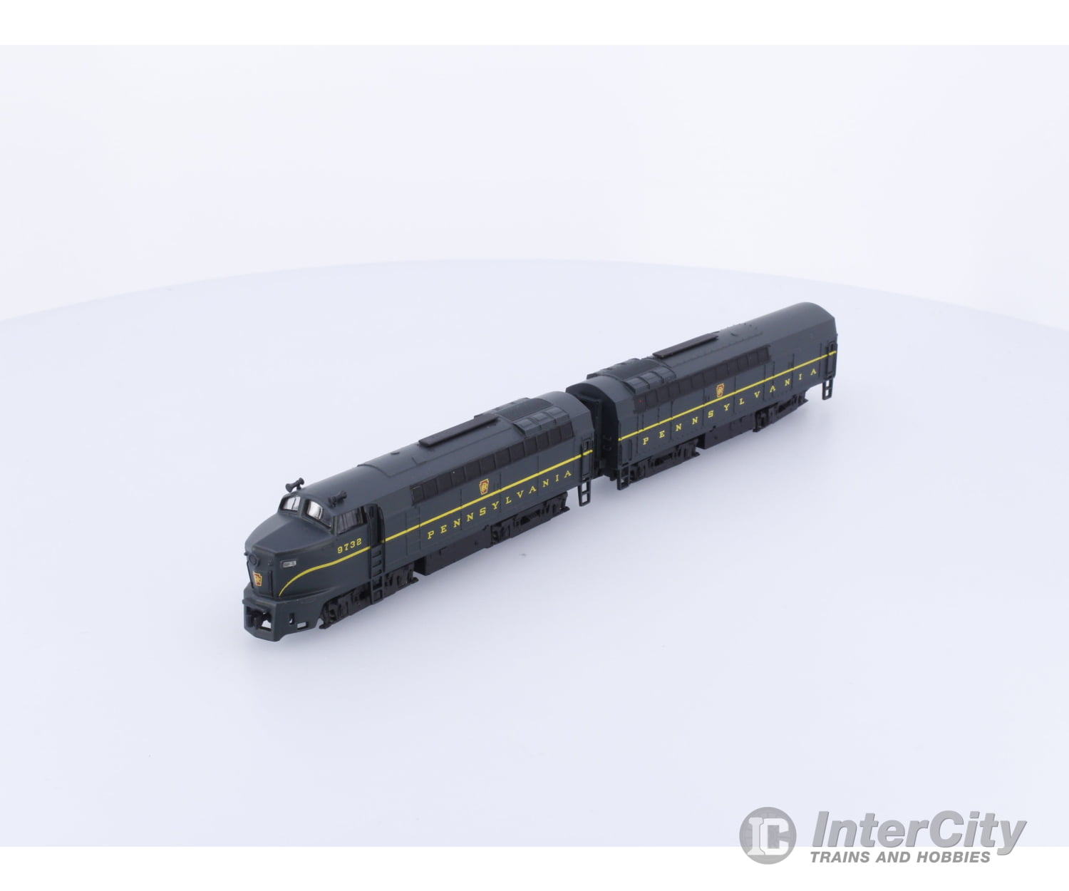 E-R Models 9732 N Shark Nose Locomotivea A + B Pennsylvania (PRR) 9732 Analog DC Locomotives