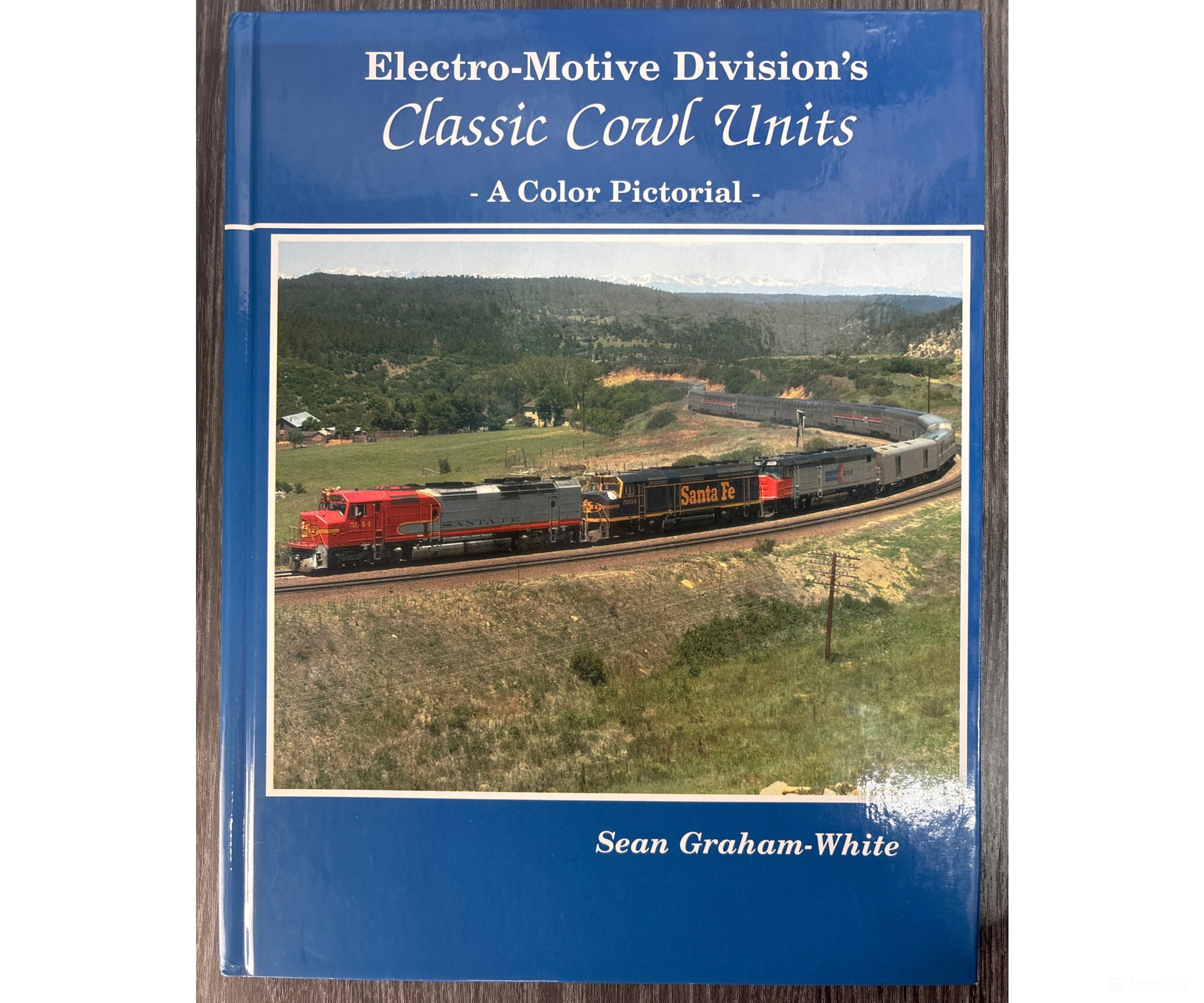 Electro-Motive Division’s Classic Cowl Units by Sean Graham-White Books