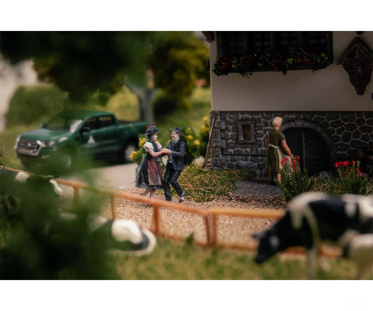 Faller 130013 HO Black Forest farm with 2 figures Anniversary model - Structures