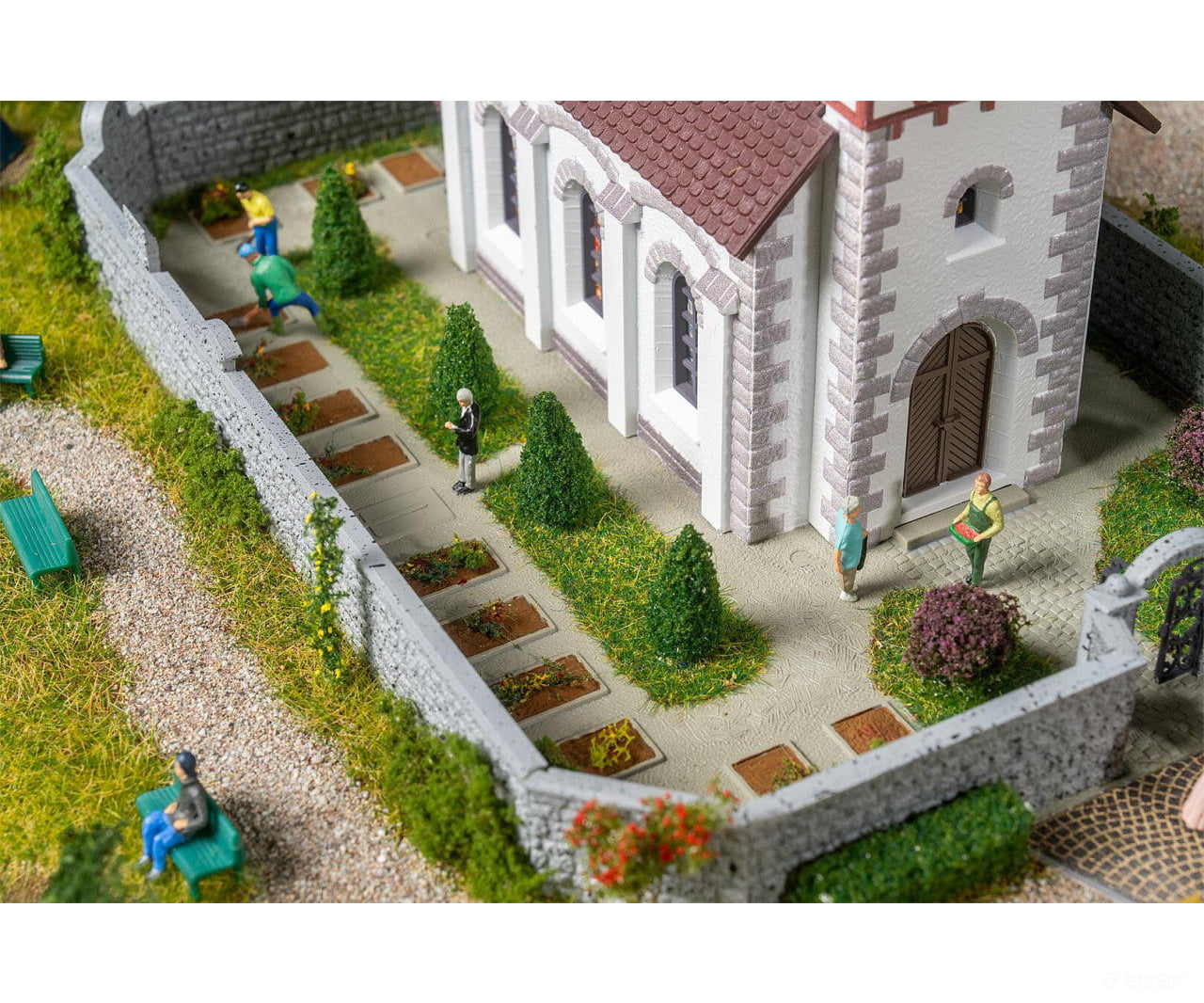 Faller 130679 HO Village church with churchyard - Structures