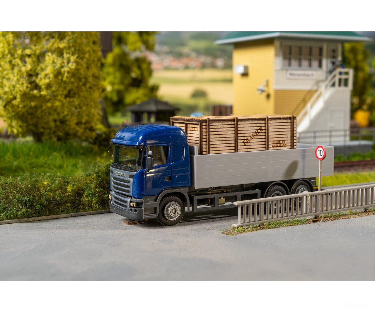 Faller 161325 HO Lorry Scania R 13 HL Platform with wooden crate (HERPA) - Cars & Trucks