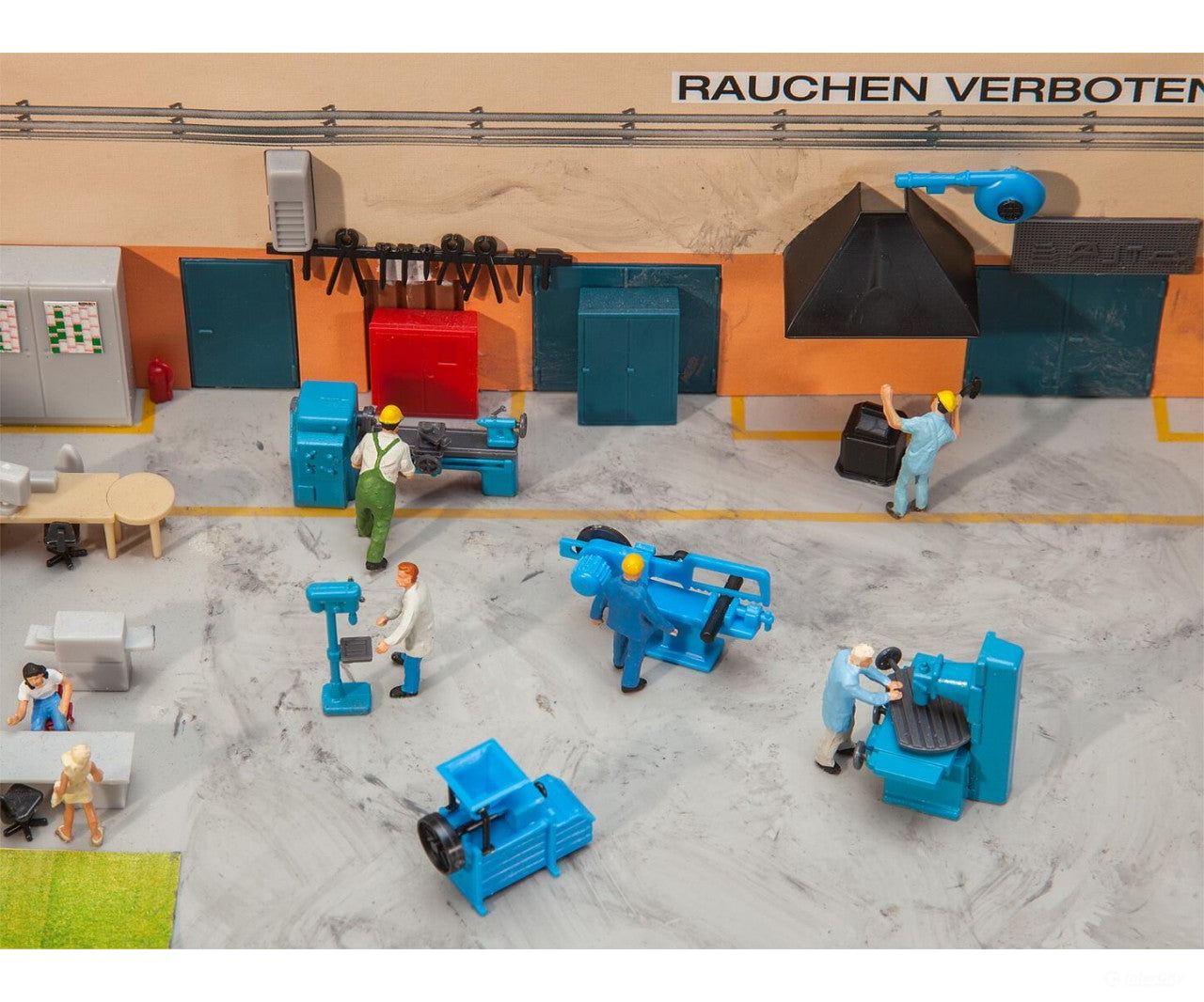 Faller 180456 Ho Locksmith’s Shop Equipment Scenery Details