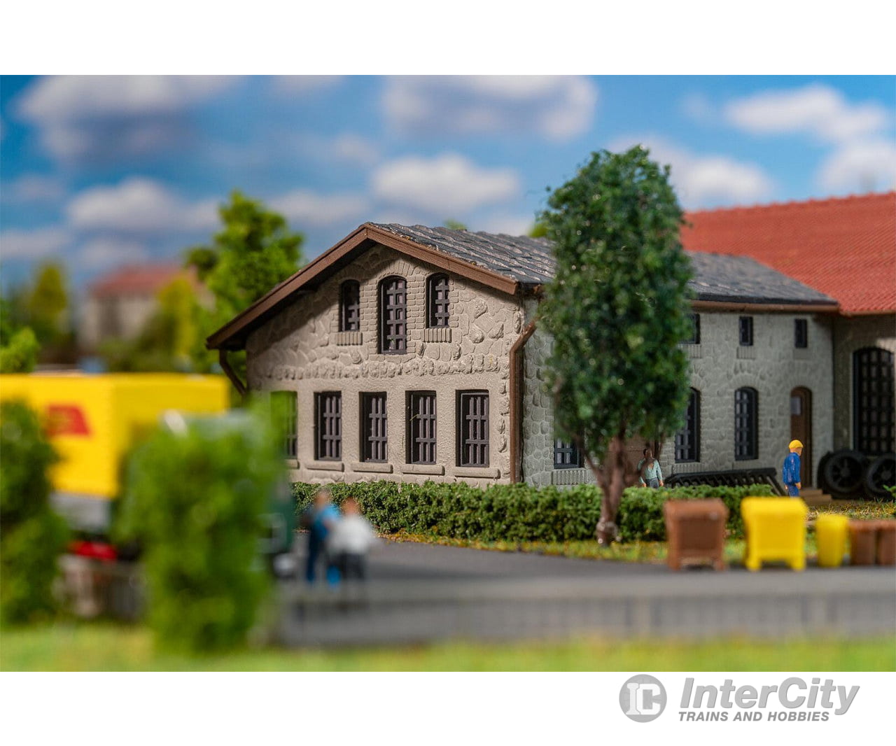 Faller 222106 N Two-stall locomotive shed with workshop Structures