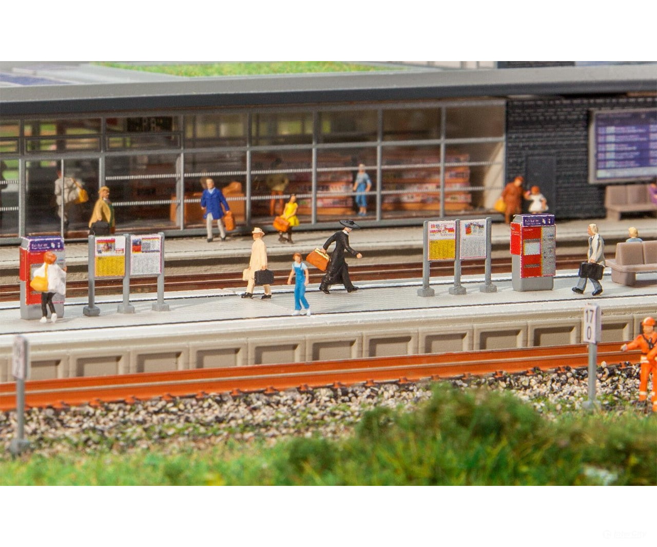 Faller 222111 N Modern Platform With Accessories Structures