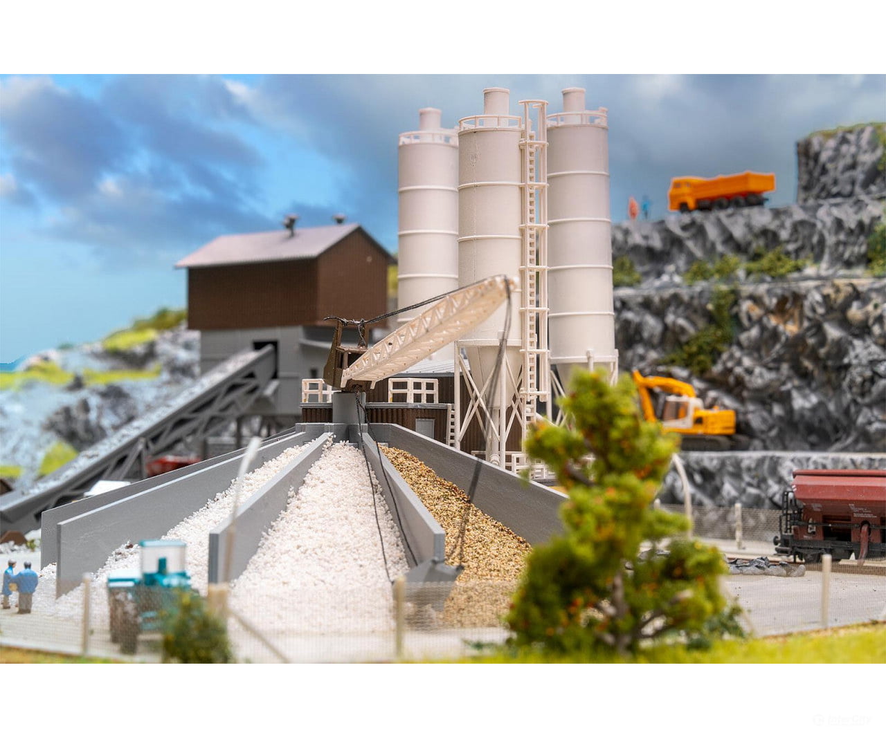 Faller 222228 N Concrete mixing plant with gravel loading silo Structures