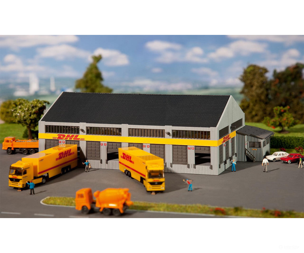 Faller 231733 N DHL Logistics centre with figures - Structures