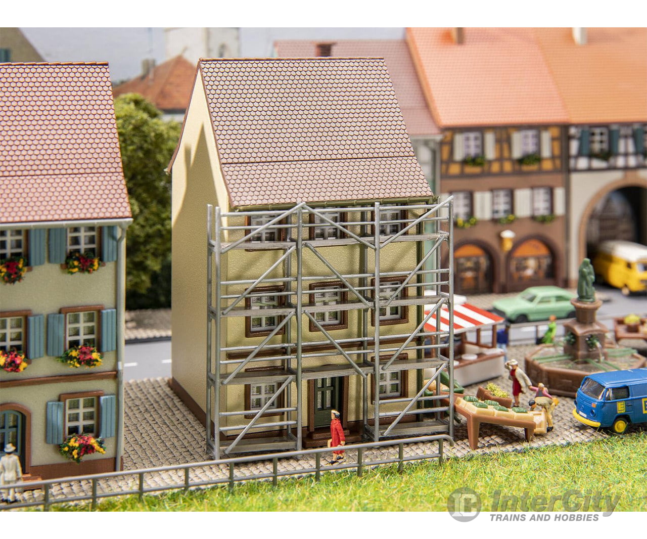 Faller 232175 N Old-Town House With Scaffolding Structures