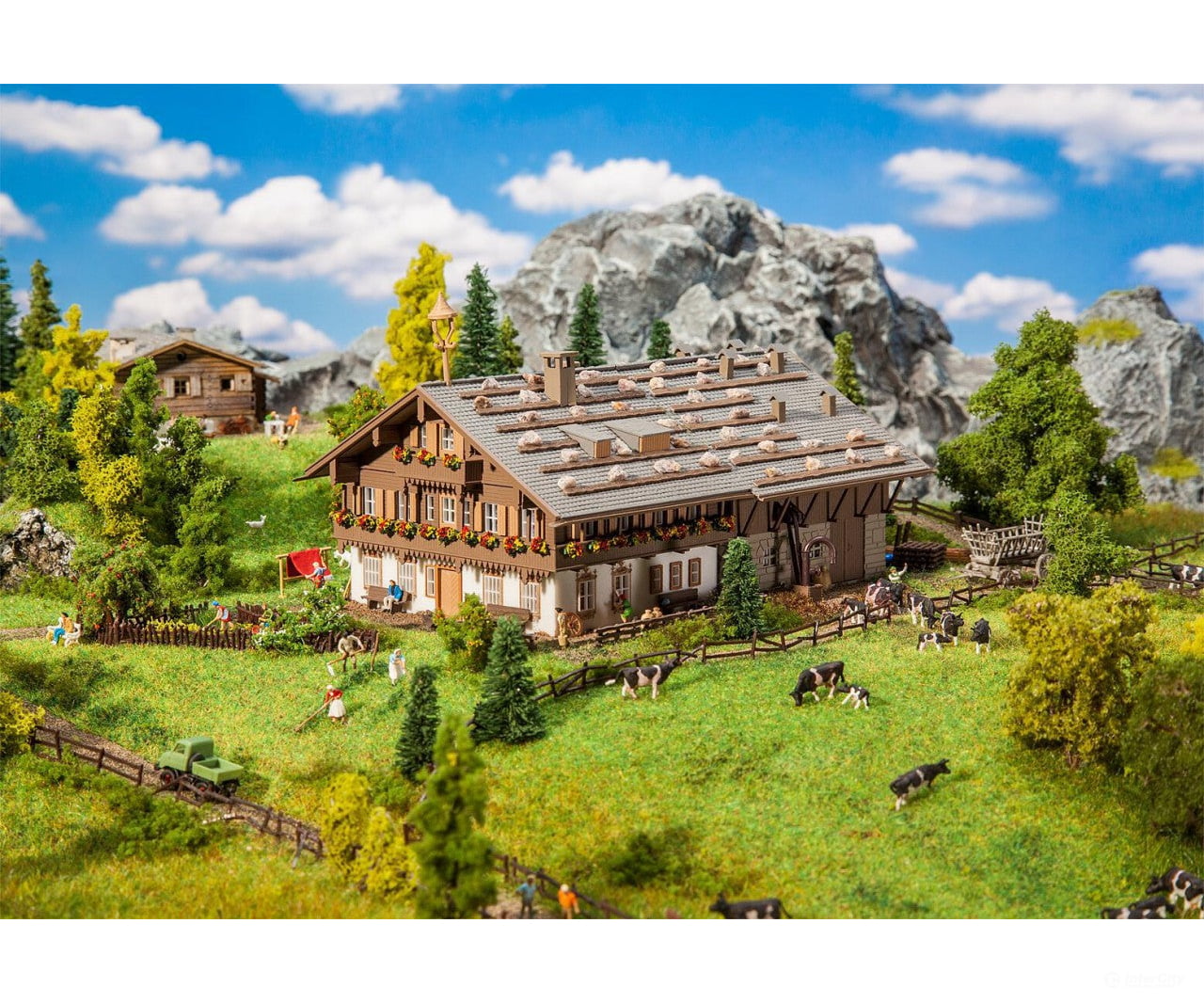 Faller 232199 N Large Alpine Farm With Barn Structures