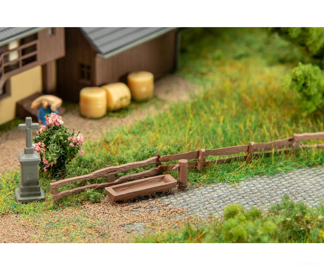 Faller 272924 N 2 Fountains With Pasture Fence Scenery Details