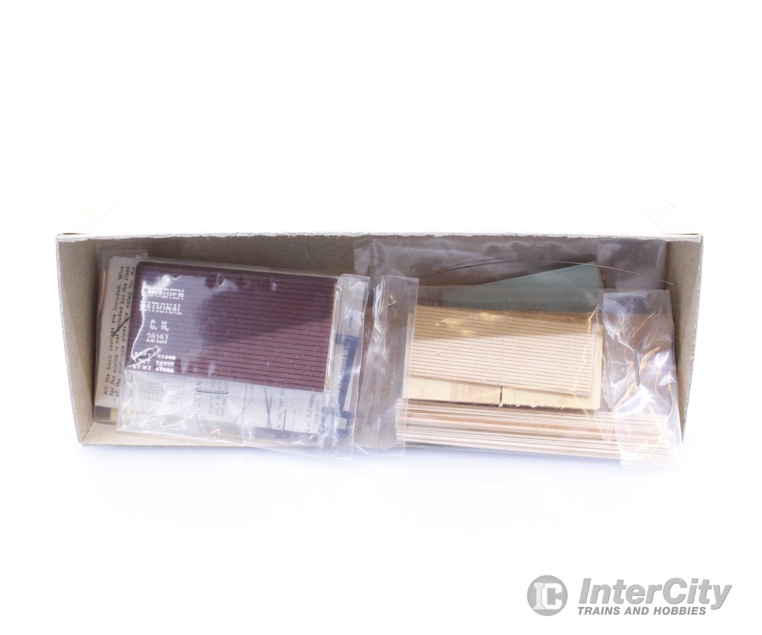 H&D 233 HO 40’ Outside Braced Box Car Kit Canadian National (CN) Freight Cars