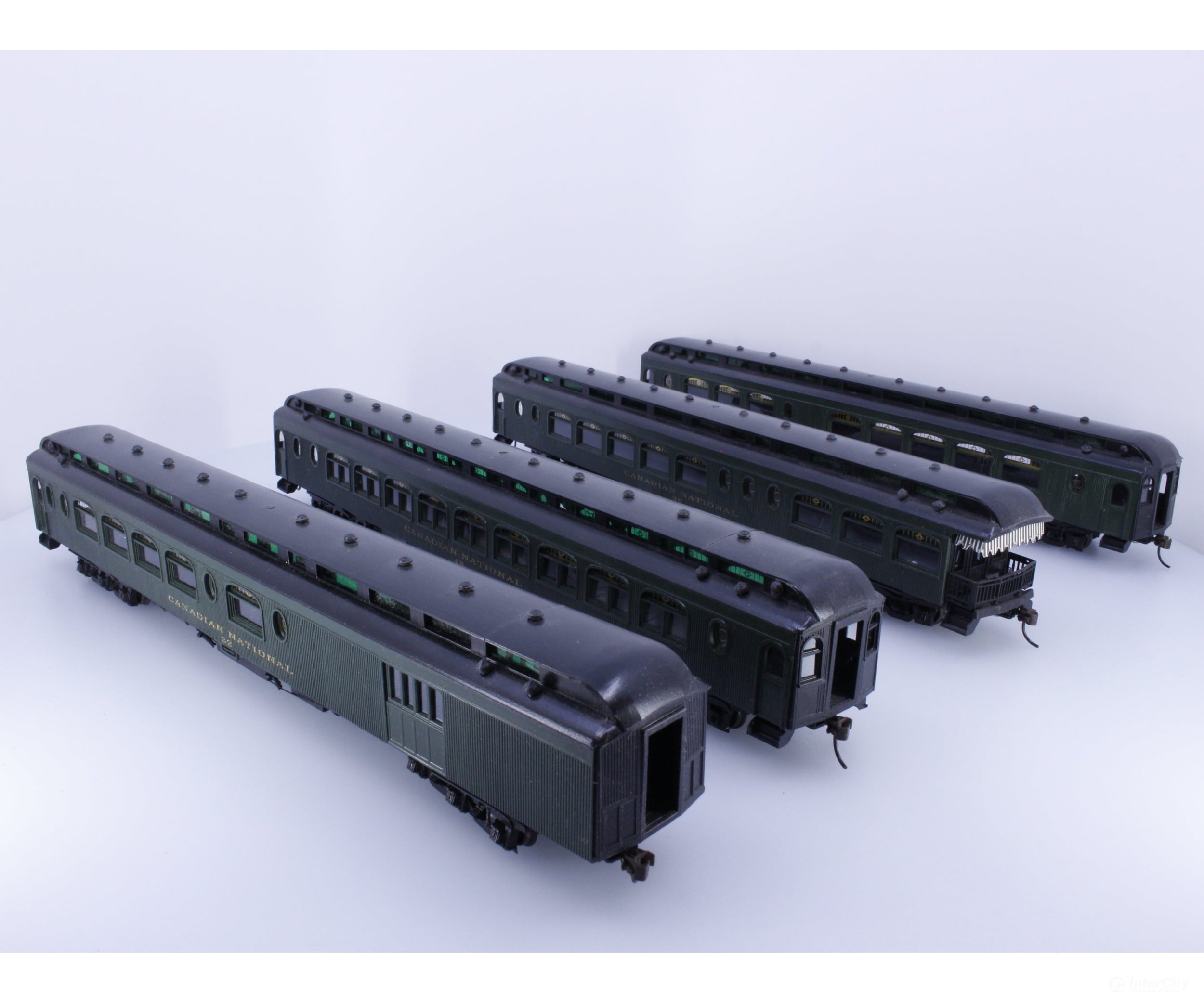 HO 4 Car Set of Passenger Cars Canadian National (CN) 32-37 Passenger Cars