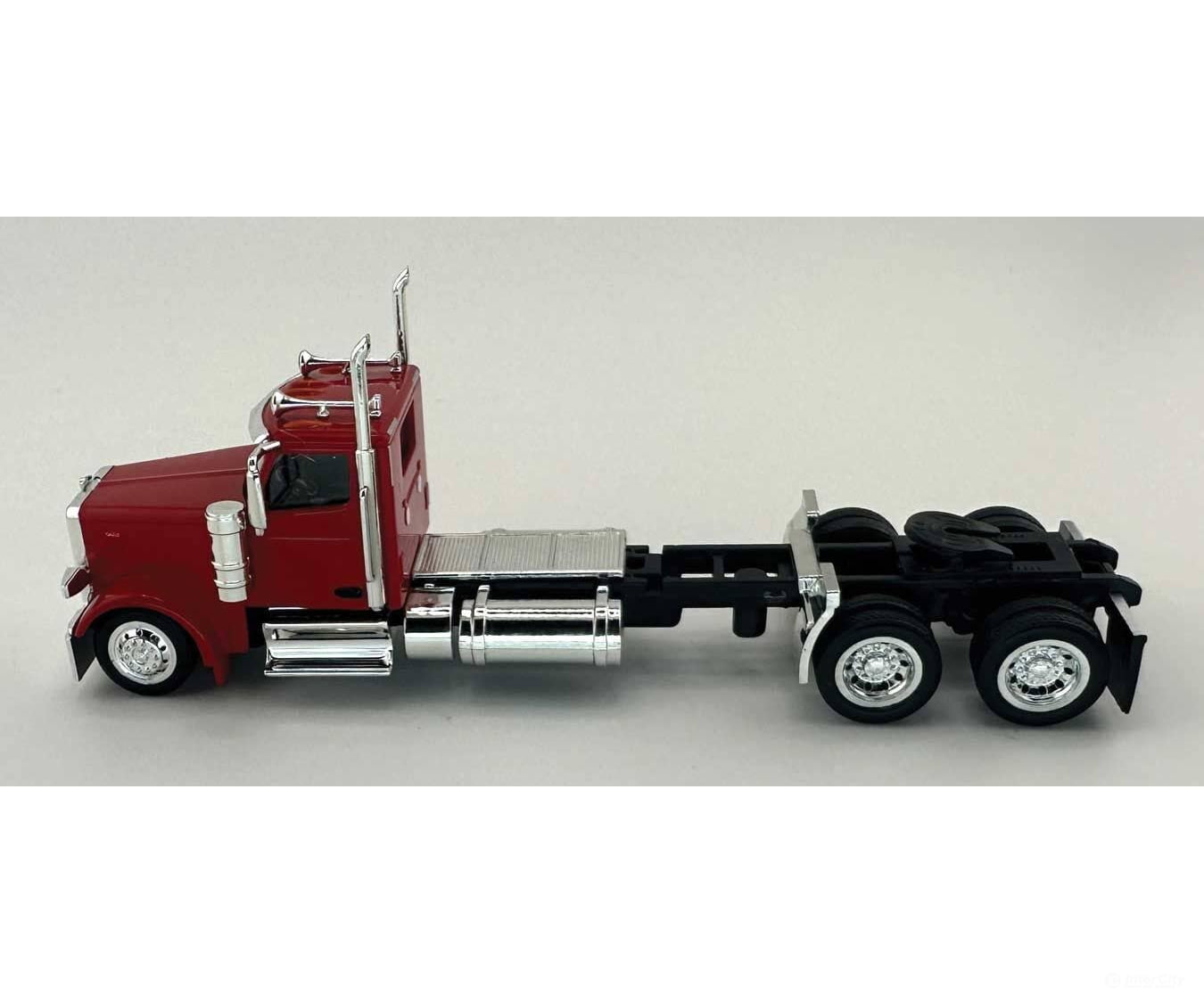 HO Logistics Replicas HO 589081 Peterbilt 589 2-Axle Day-Cab Semi Tractor - Assembled - Red Cars & Trucks