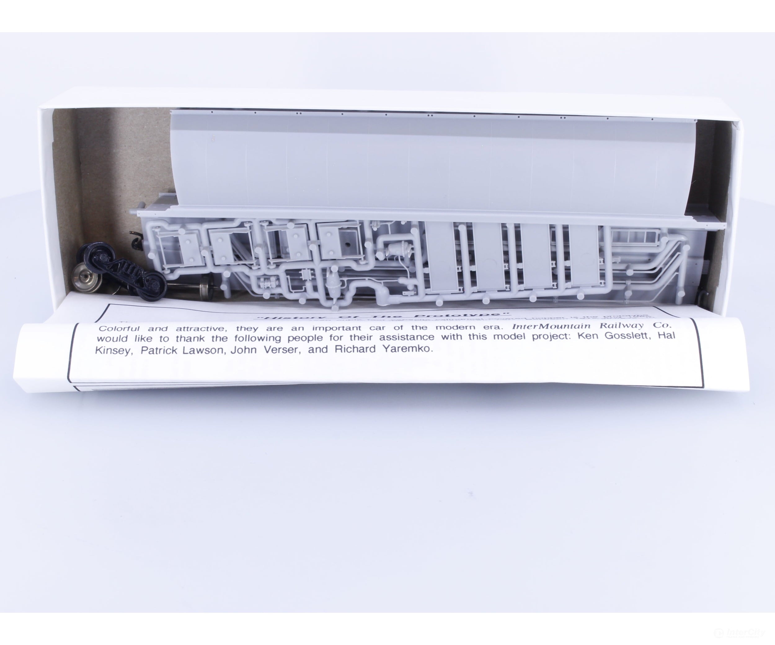 InterMountain 2294 HO 4 Bay Covered Cylindrical Grain Hopper Car Kit Undecorated - Freight Cars