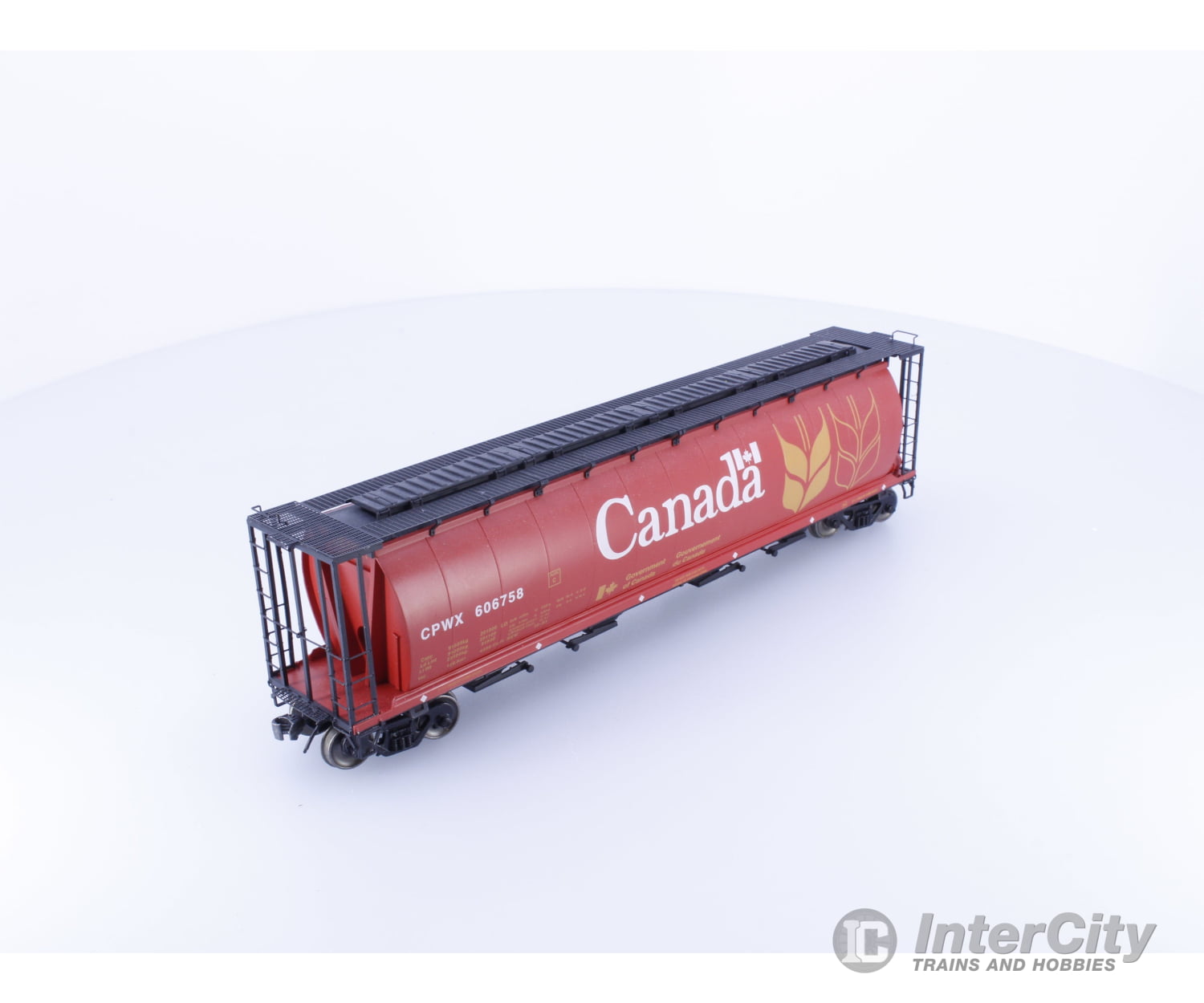InterMountain 45102-151 HO Cylindrical Covered Hopper Red Canada Canadian Wheat Board (CNWX) 606758 Freight Cars