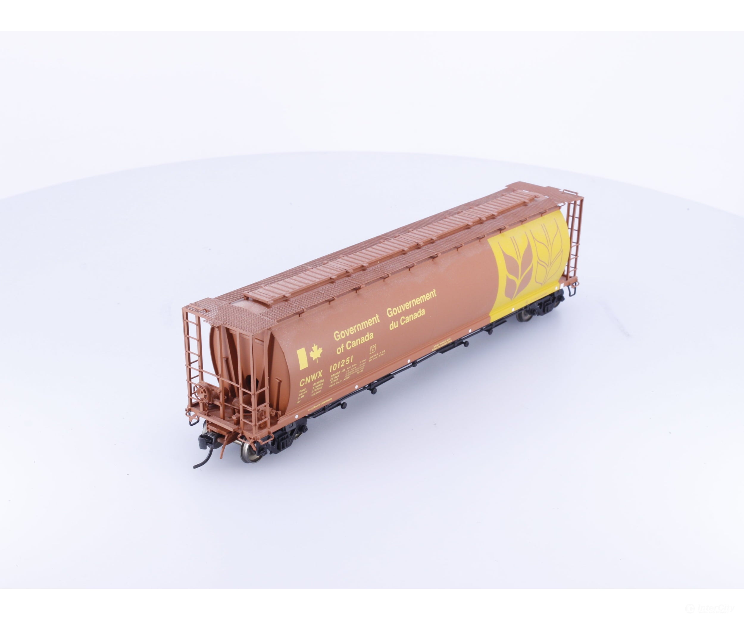 InterMountain 45119-18 HO 4 Bay Cylindrical Hopper #2 Canadian Wheat Board (CNWX) 101251 - Freight Cars