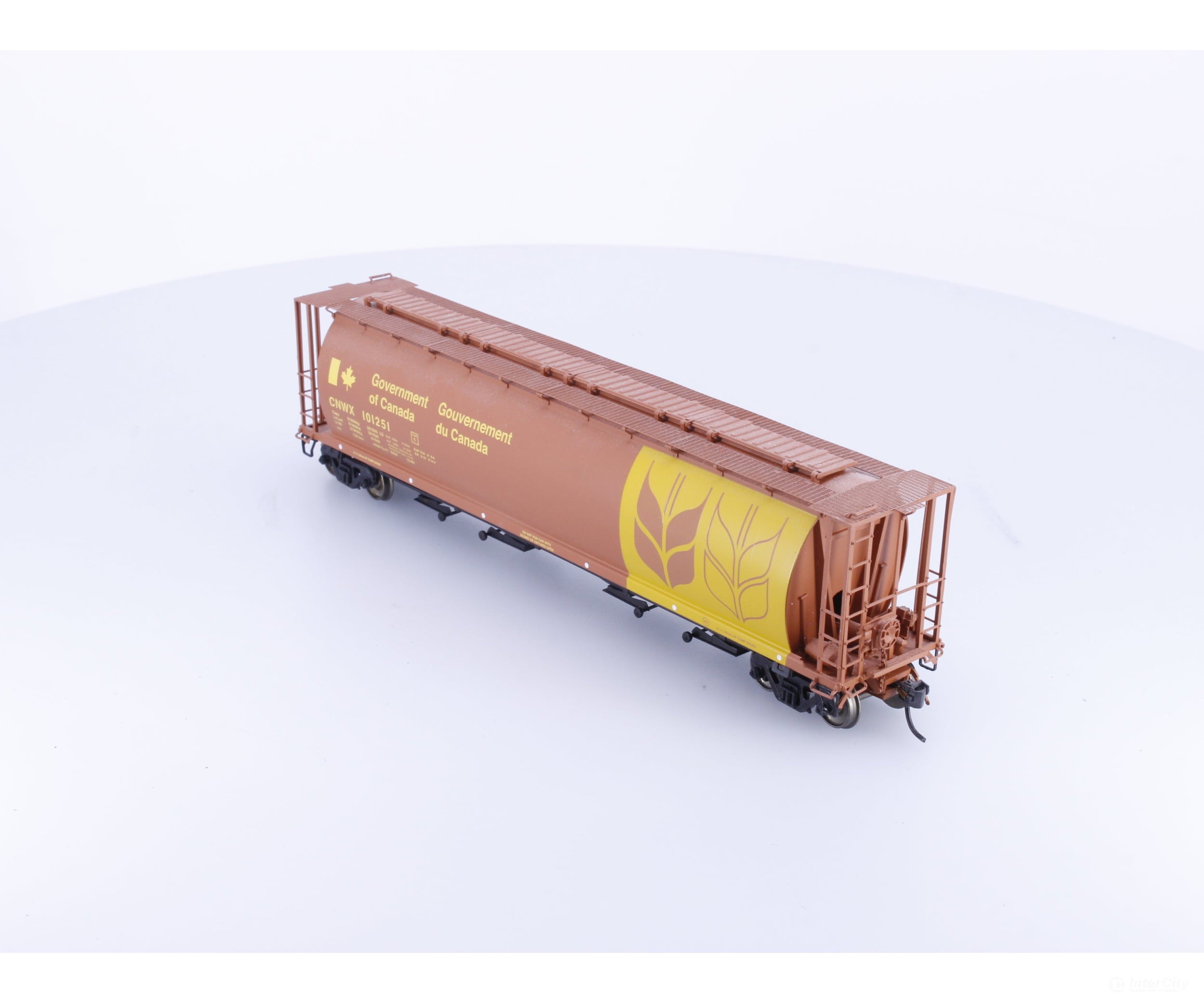 InterMountain 45119-18 HO 4 Bay Cylindrical Hopper #2 Canadian Wheat Board (CNWX) 101251 - Freight Cars