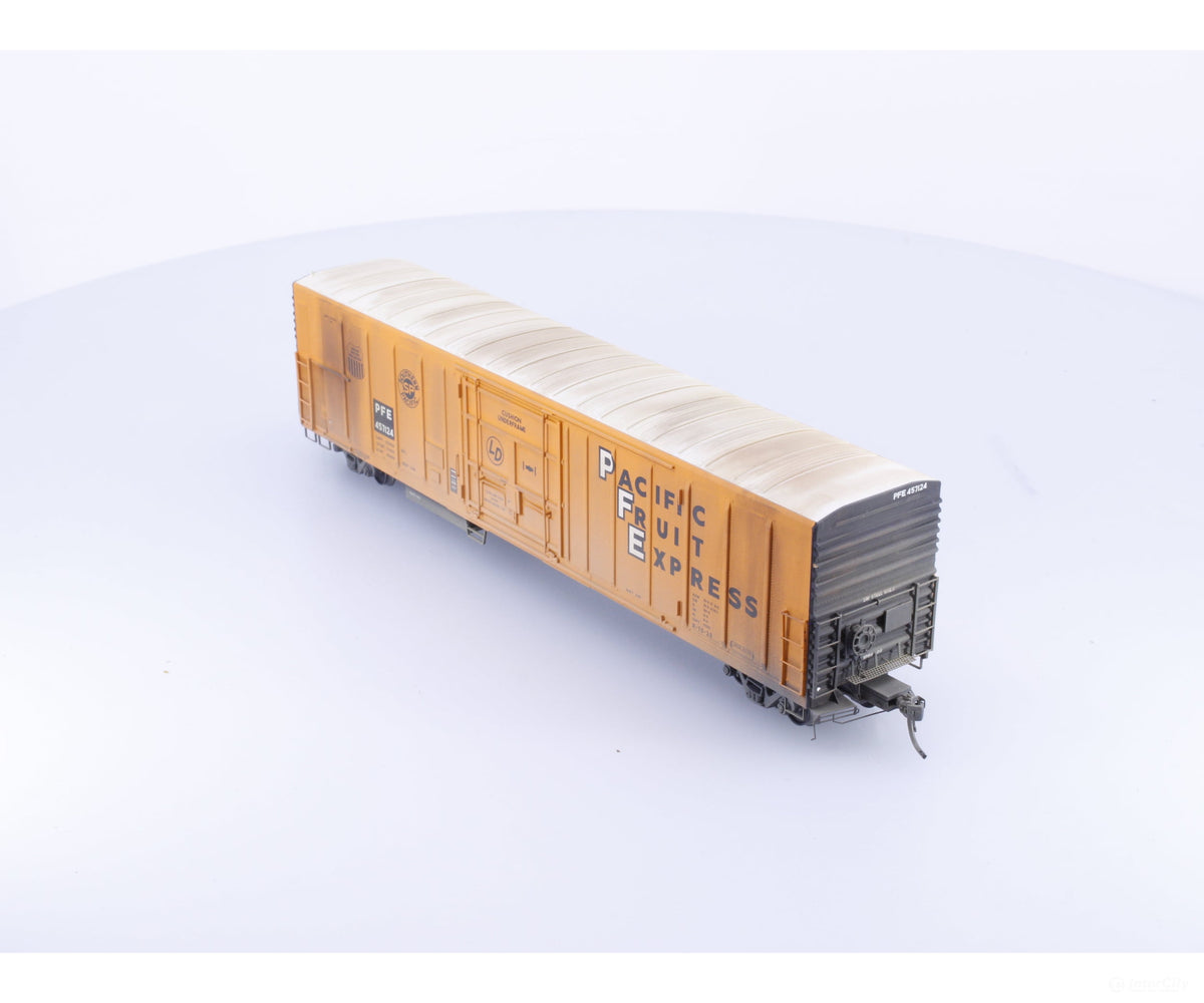 InterMountain 48802-02 HO Refrigerator Car Weathered Pacific Fruit Express (PFE) 457124 - Freight Cars