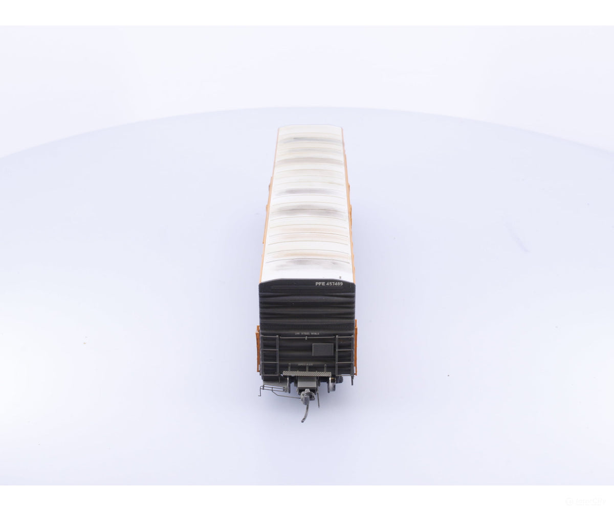 InterMountain 48805-01 HO Refrigerator Car UPFE Weathered Pacific Fruit Express (PFE) 457489 - Freight Cars