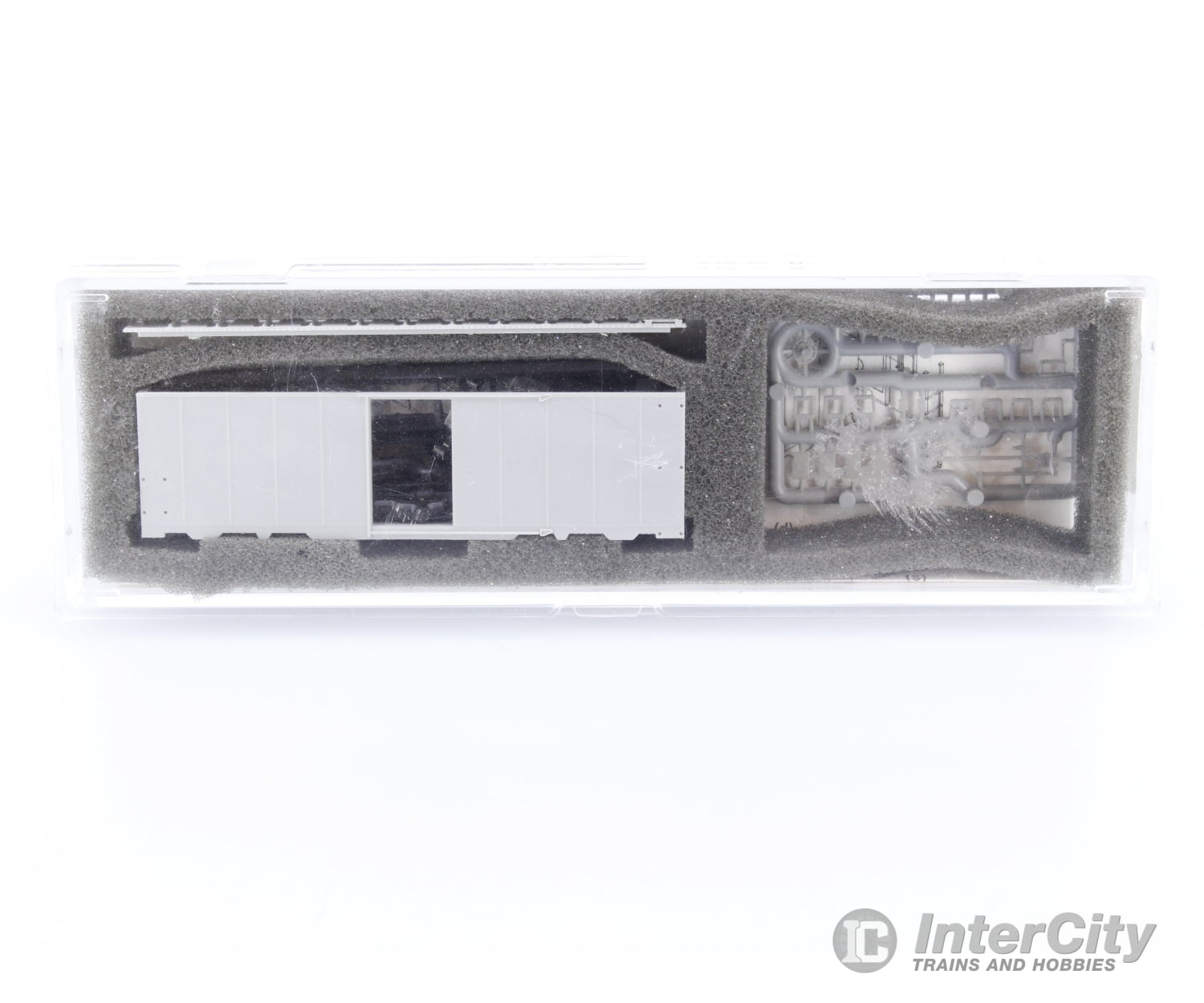 InterMountain 61899 N AAR 40’ Box Car Kit Undecorated Freight Cars
