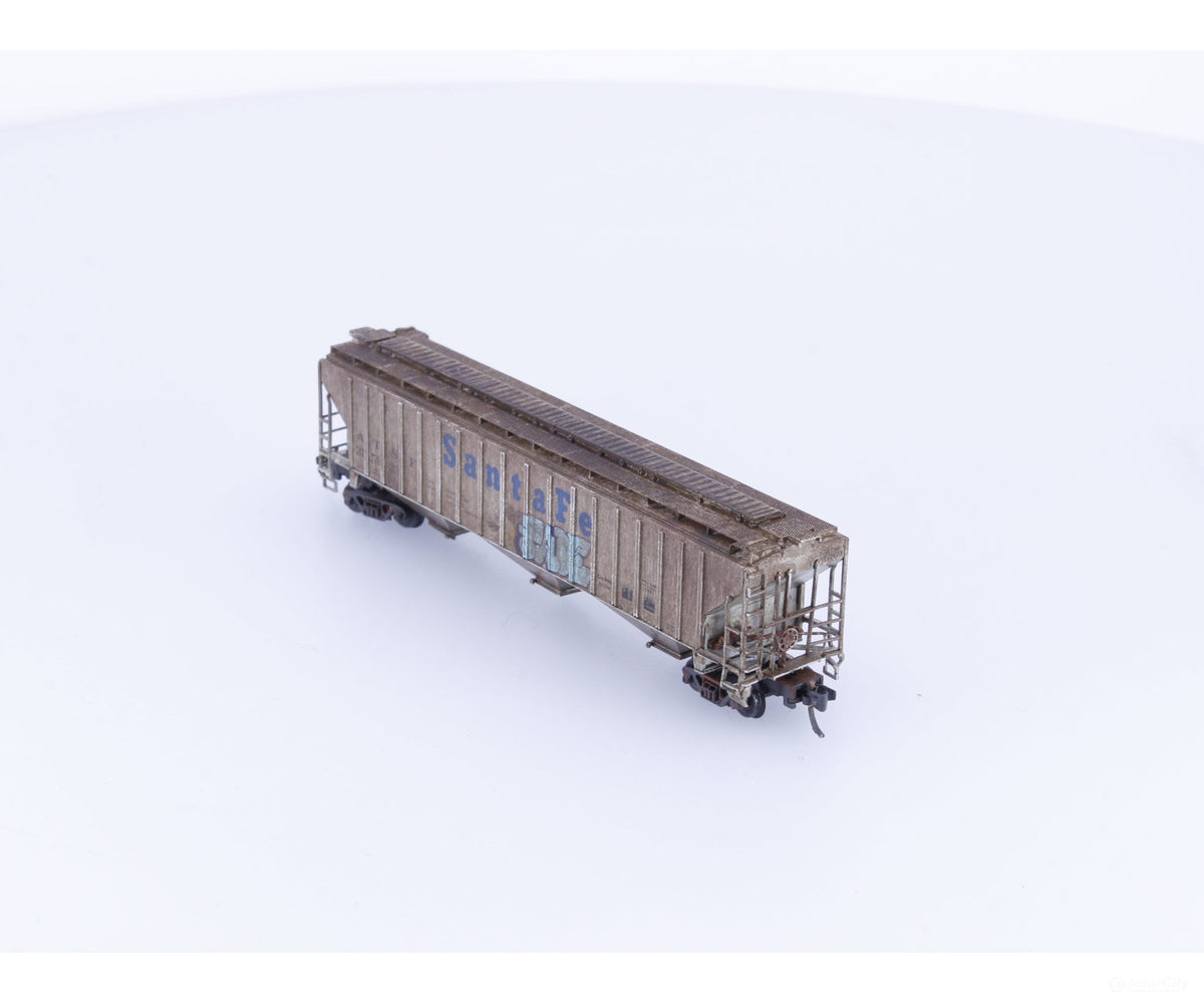 InterMountain 65333-27 N 4750 cu.ft 3 Bay Hopper Weathered and Graffiti Santa Fe (SF) 315923 - Freight Cars