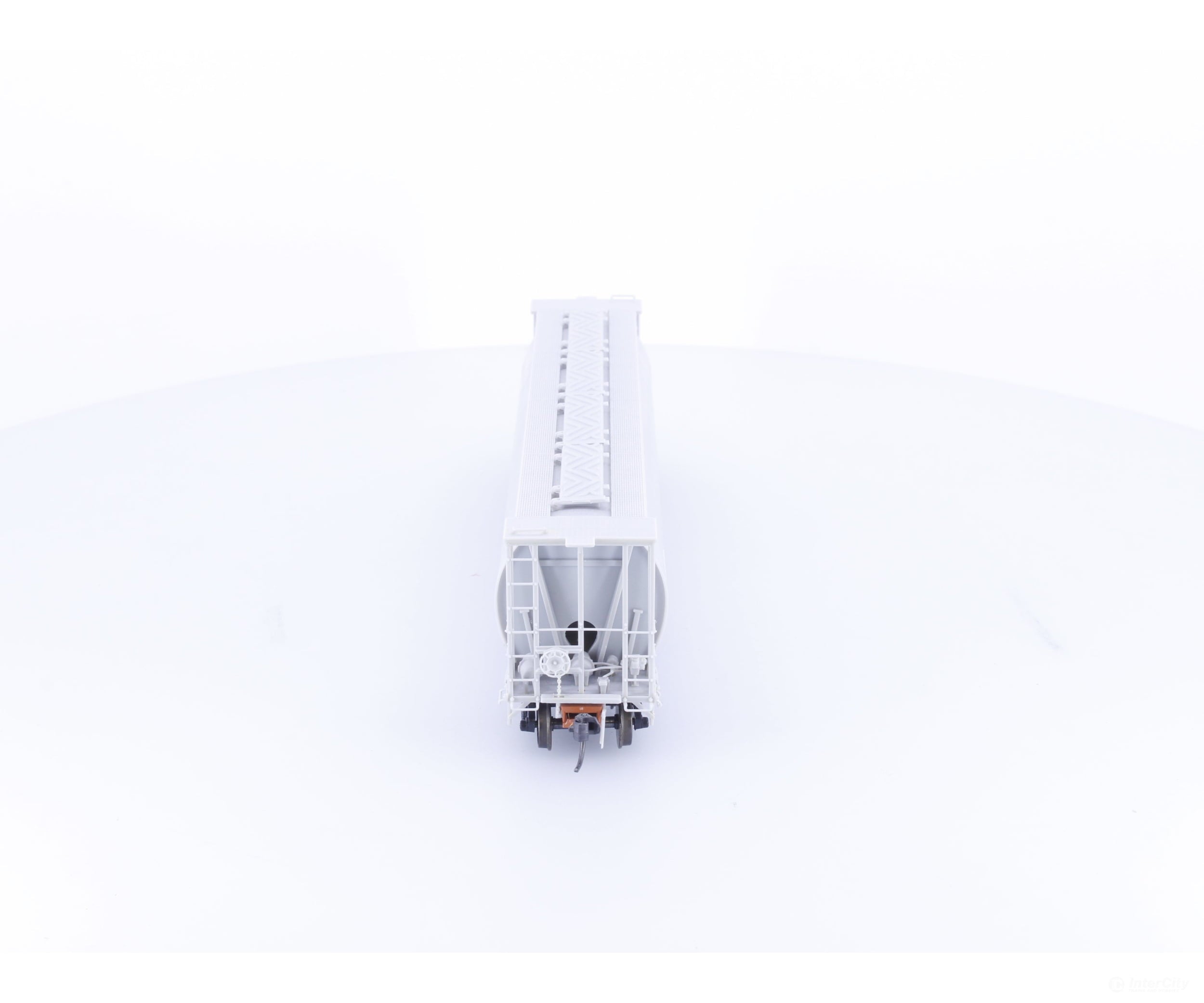 InterMountain 7010 HO 4 Bay Cylindrical Hopper Undecorated 7010 - Freight Cars