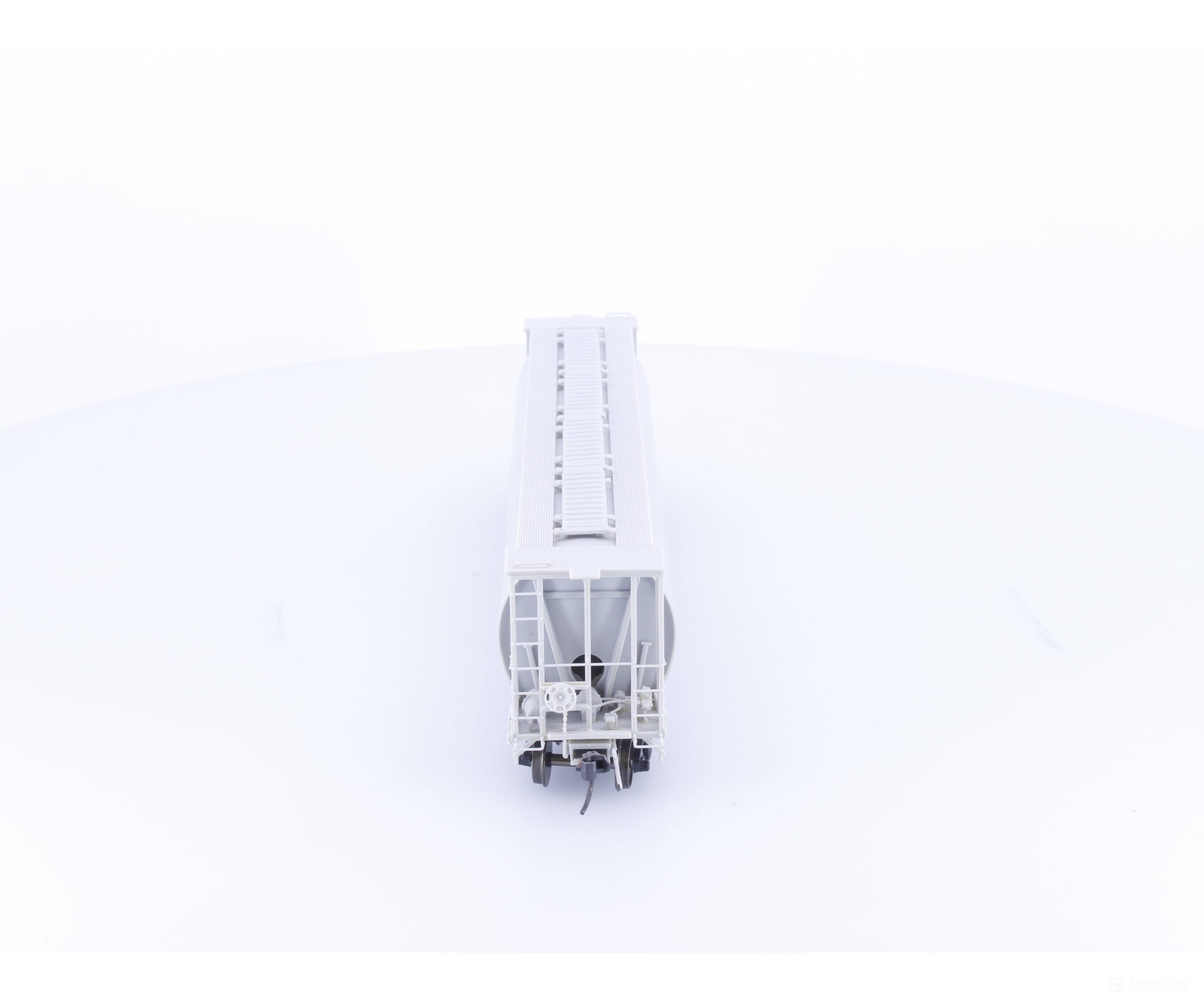 InterMountain 7012 HO 4 Bay Cylindrical Hopper Undecorated 7012 - Freight Cars