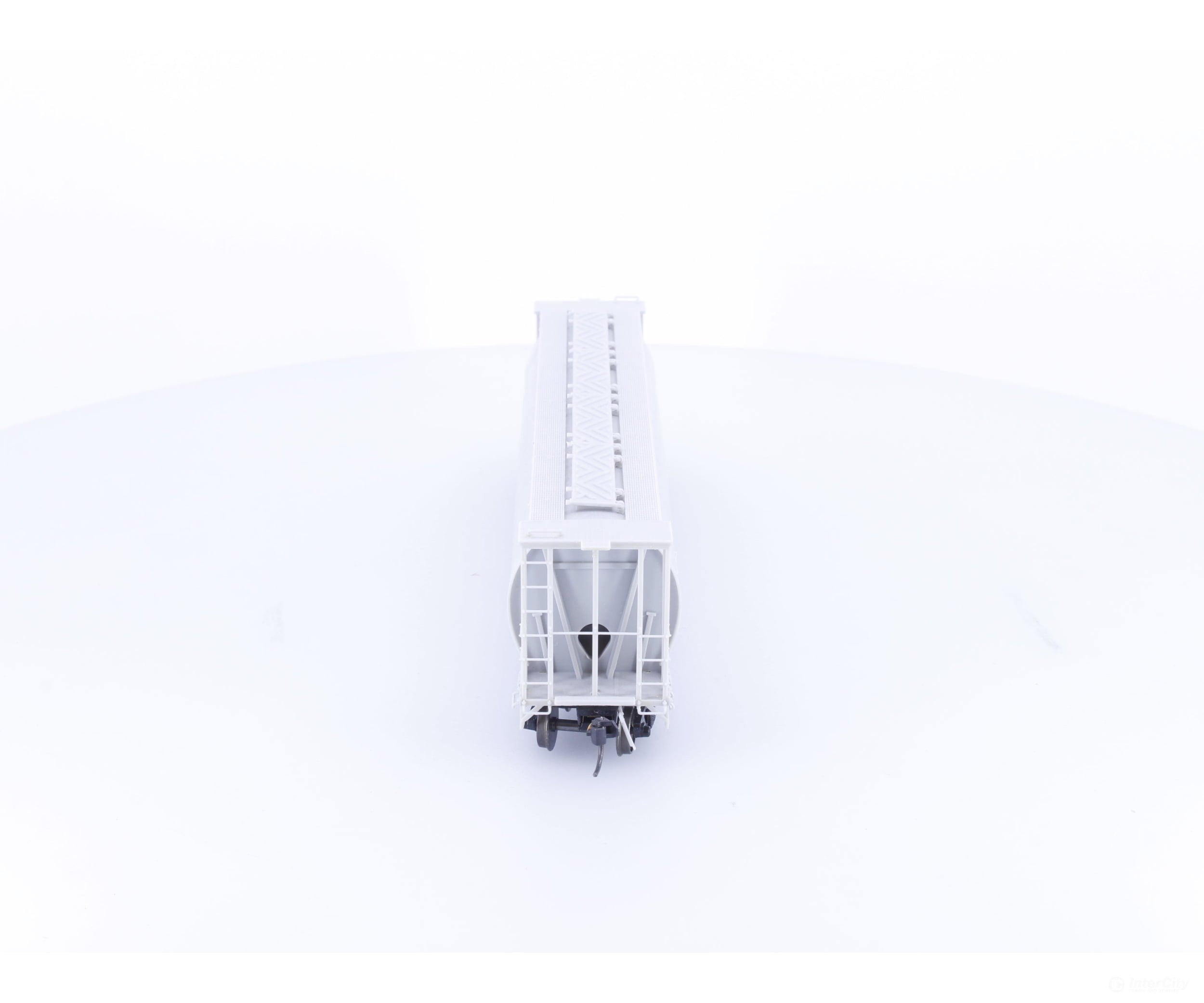InterMountain 7044 HO 4 Bay Cylindrical Hopper Undecorated 7044 - Freight Cars