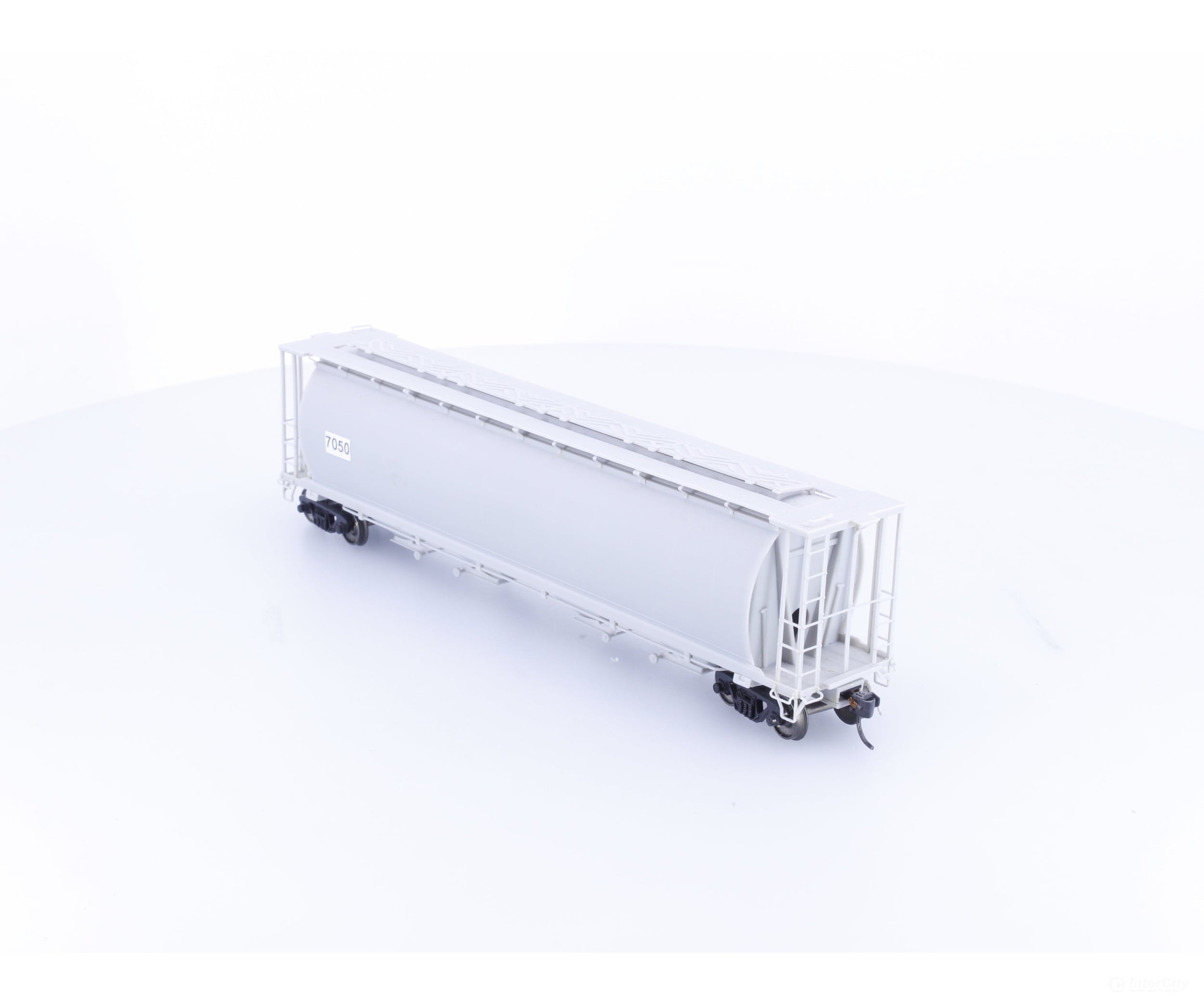 InterMountain 7050 HO 4 Bay Cylindrical Hopper Undecorated 7050 - Freight Cars