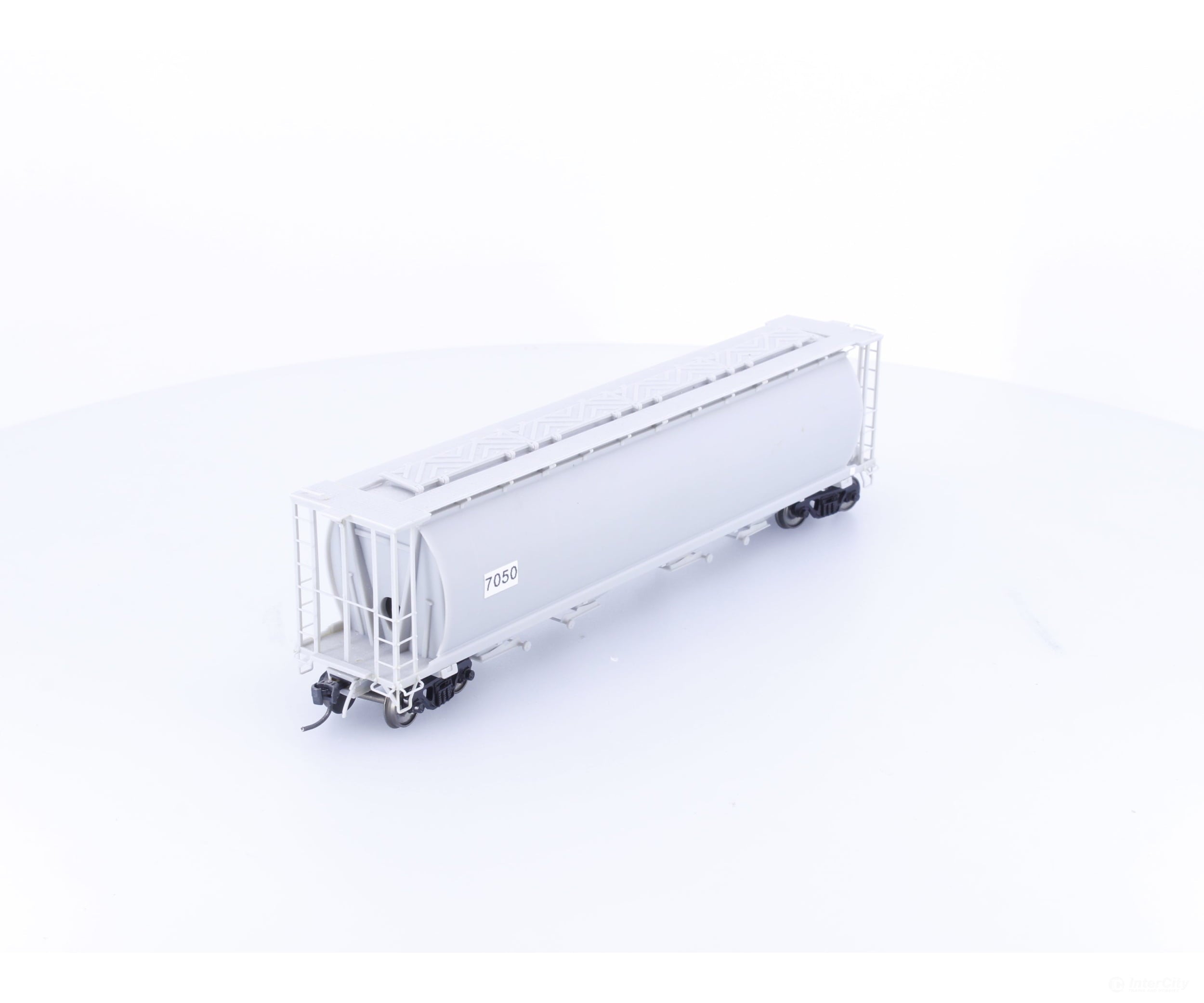 InterMountain 7050 HO 4 Bay Cylindrical Hopper Undecorated 7050 - Freight Cars