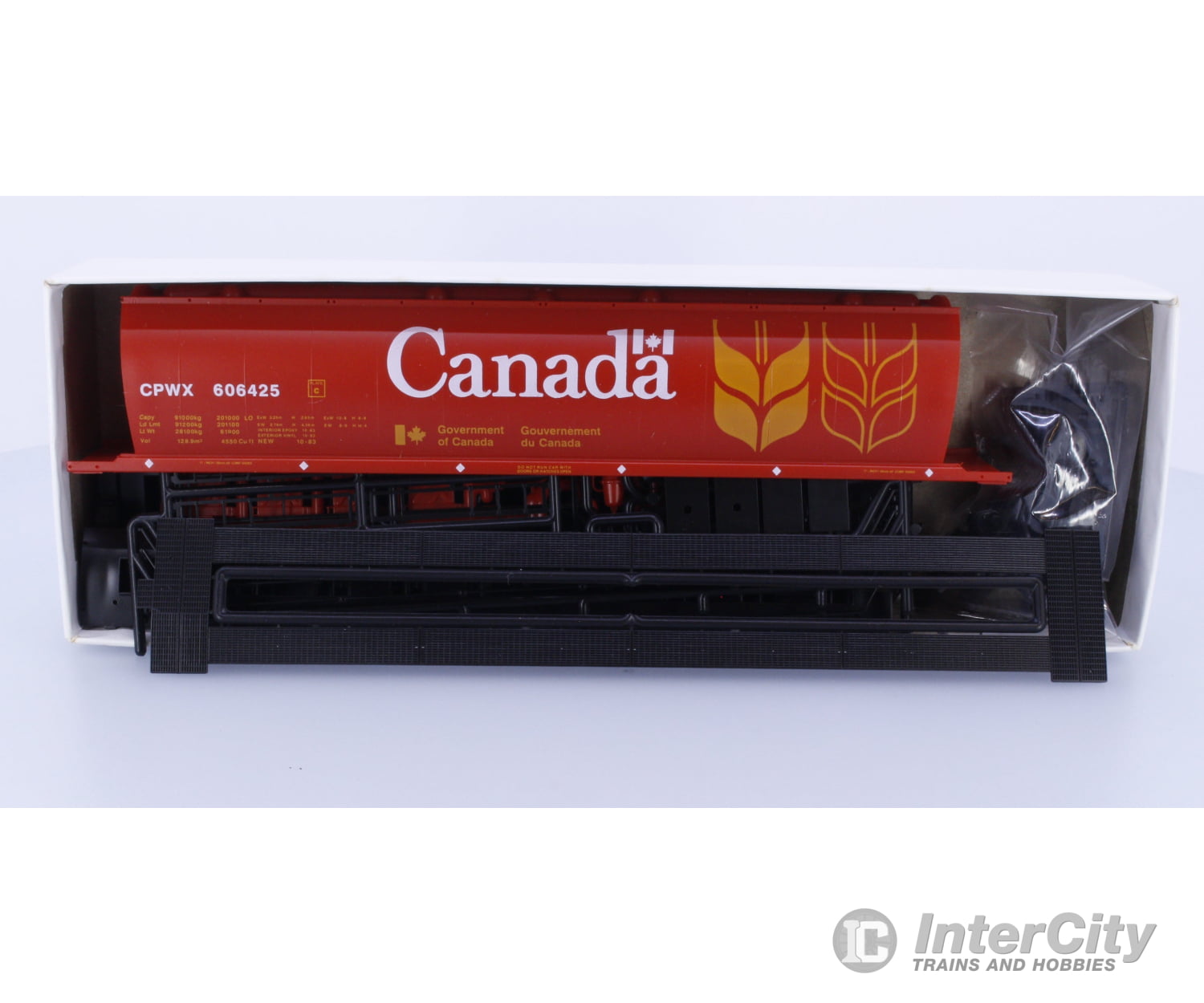 InterMountain CPWX-03 HO 4-Bay Cylindrical Covered Hopper Grain Car Canadian Wheat Board (CNWX) 606425 Freight Cars