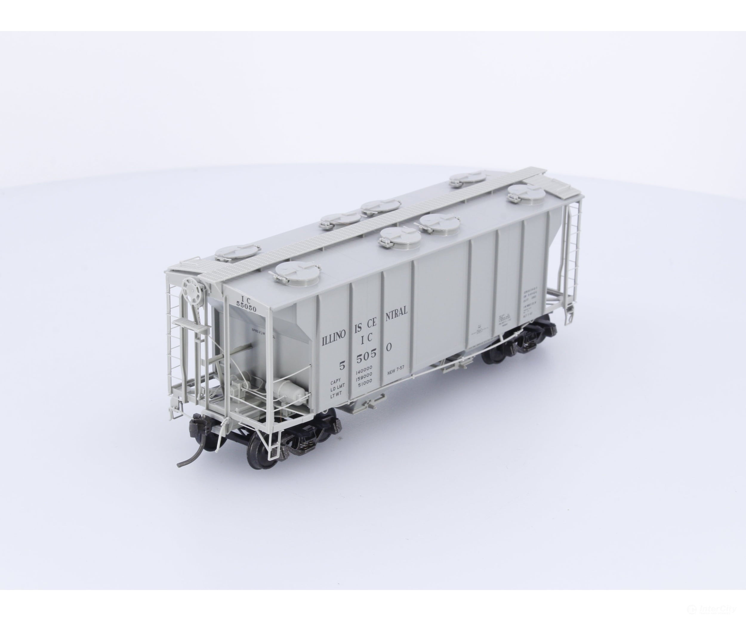 Kadee 8015 HO PS-2 2 Bay 2003 CU FT Covered Hopper Illinois Central (IC) 55050 Freight Cars
