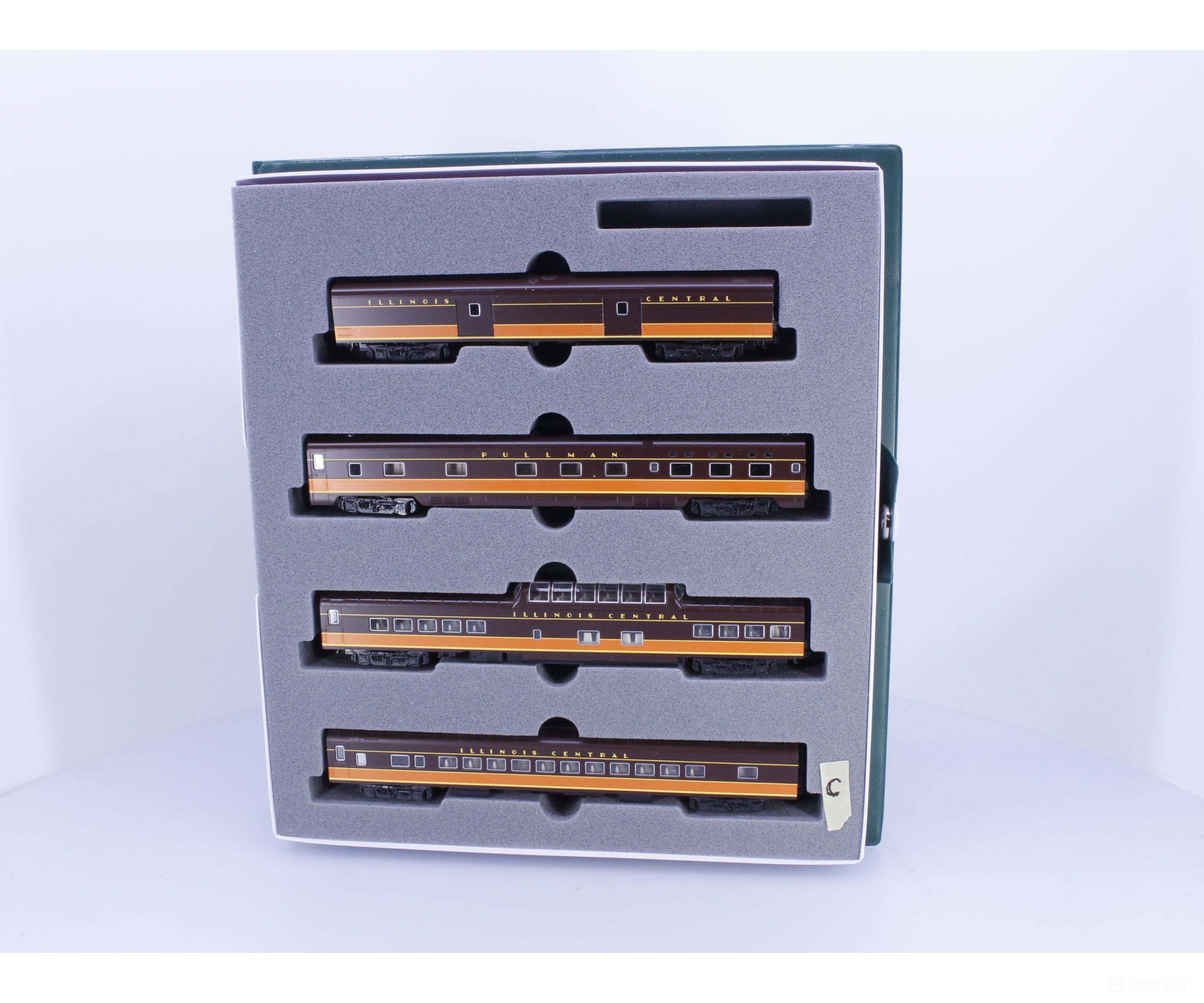 Kato 106-096 N Smoothside Passenger 4 Car Add-On Set Illinois Central (IC) - Passenger Cars