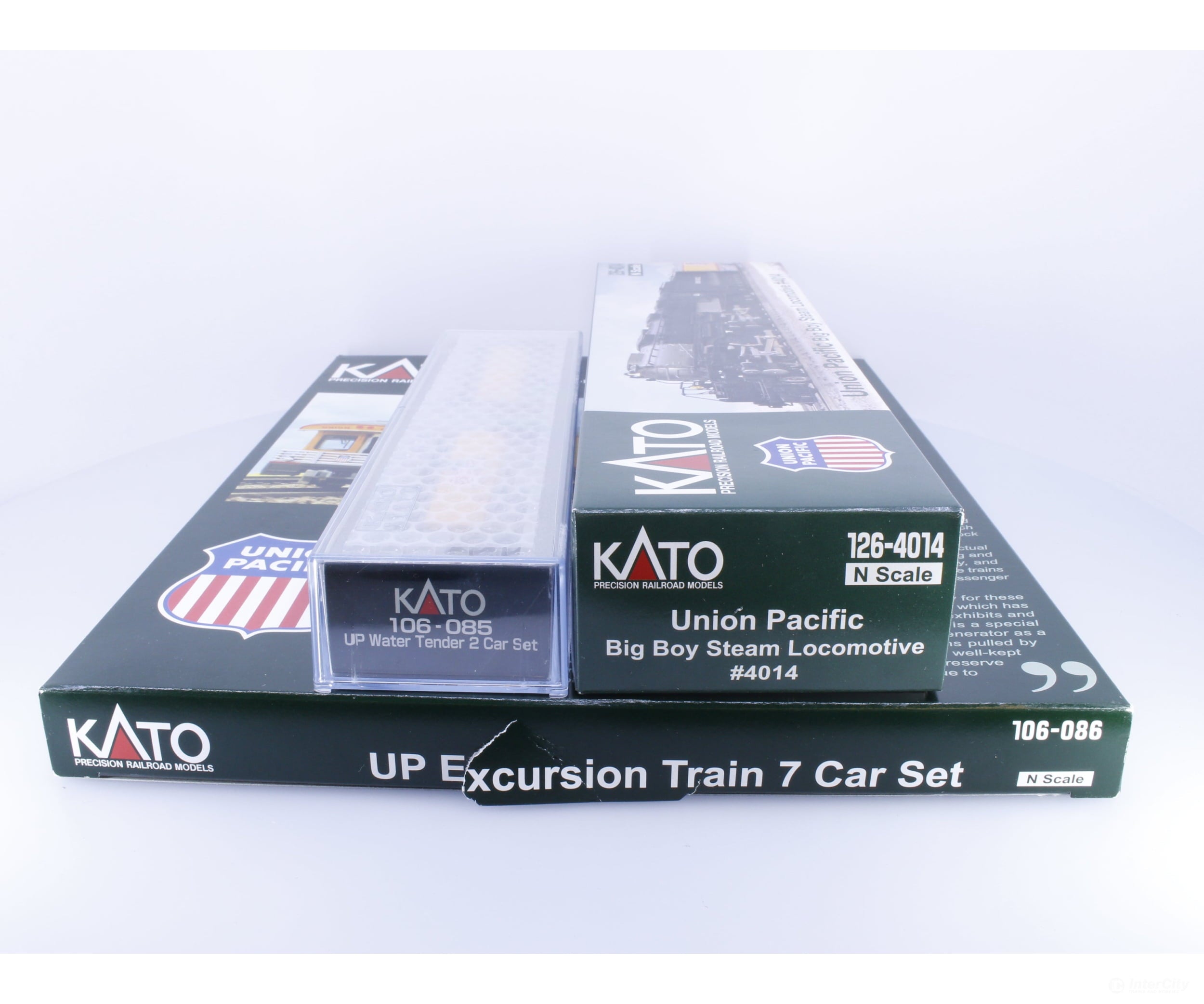 Kato 126-4014 N 4-8-8-4 Big Boy Steam Locomotive with 106-085 Water Tender 2 Car Set and 106-086 Excursion 7 Car Set
