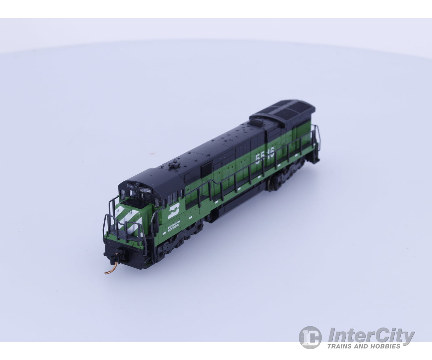 Kato 176-303 N C30-7 Diesel Locomotive Burlington Northern (BN) 5516 Analog DC Locomotives