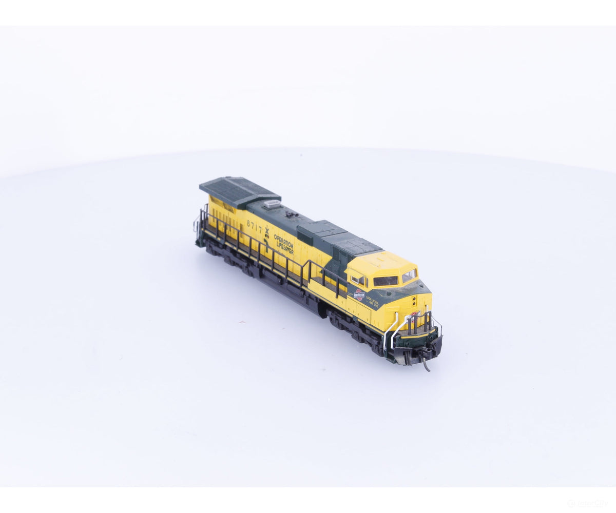 Kato 176-3308 N C44-9W Diesel Locomotive Operation Lifesaver Chicago and North Western (CNW) 8717 Analog DC