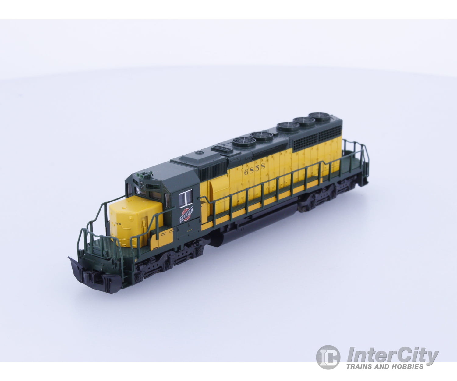 Kato 176-4819 N SD-40-2 Early with Dynamic Brakes Chicago and North Western (CNW) 6858 Analog DC Locomotives