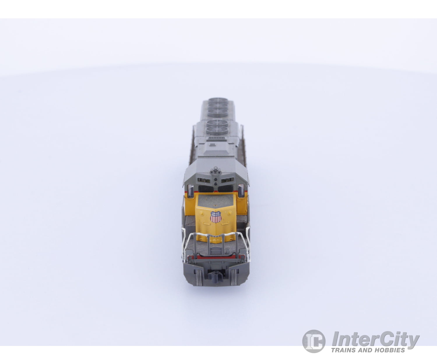 Kato 176-4820 N SD-40-2 Early with Dynamic Brakes Union Pacific (UP) 2975 Analog DC Locomotives