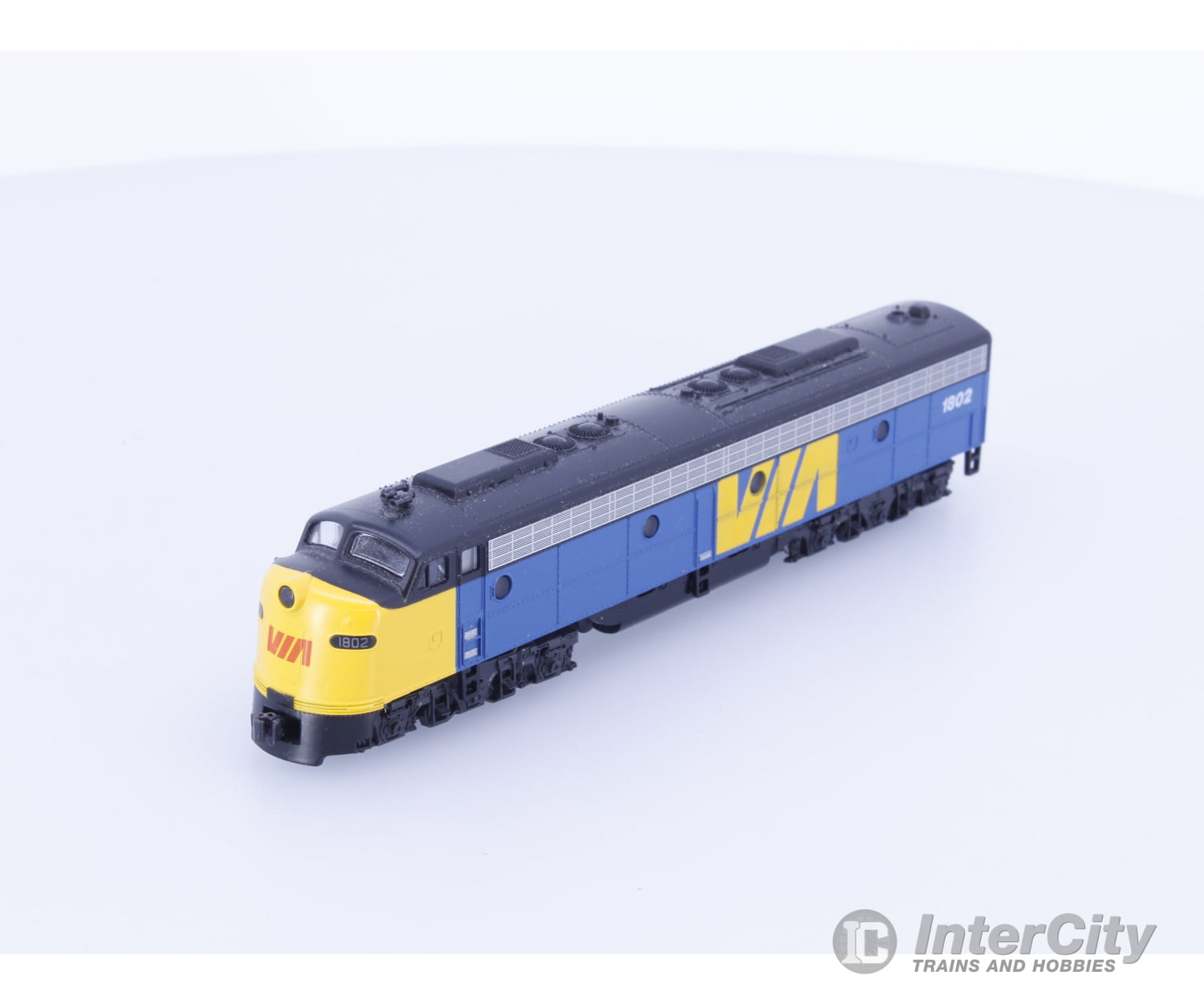 Kato 176-5345 N E8A Diesel Locomotive Via Rail (VIA) 1802 Analog DC Locomotives