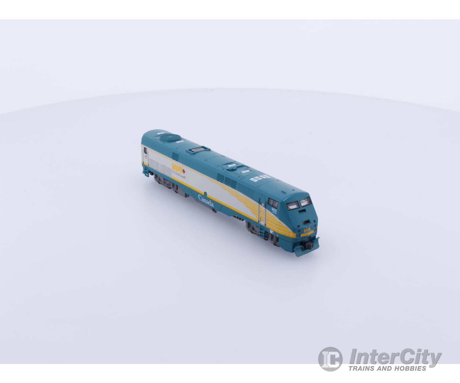 Kato 176-6007 N P42 Diesel Locomotive Via Rail (VIA) 900 Analog DC Locomotives