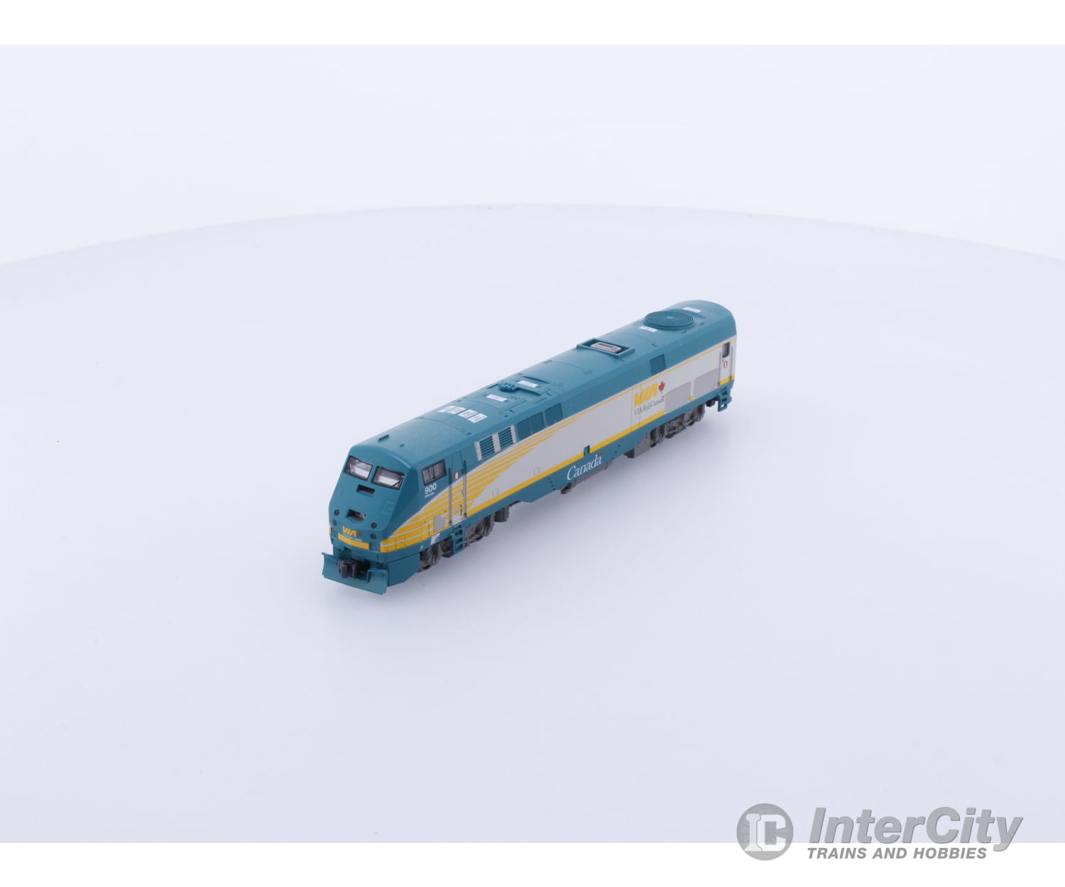 Kato 176-6007 N P42 Diesel Locomotive Via Rail (VIA) 900 Analog DC Locomotives