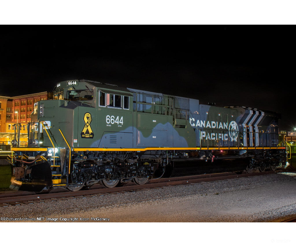 Kato 176-8540DCC N Canadian Pacific SD70ACu #6644 D-Day Camouflage Military Series - DCC Locomotives