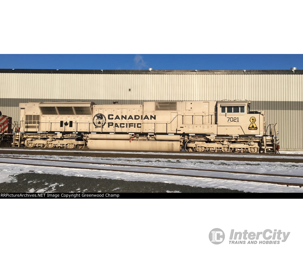 Kato 176-8542DCC N Canadian Pacific SD70ACu #7021 Desert Tan Military Series - DCC Locomotives