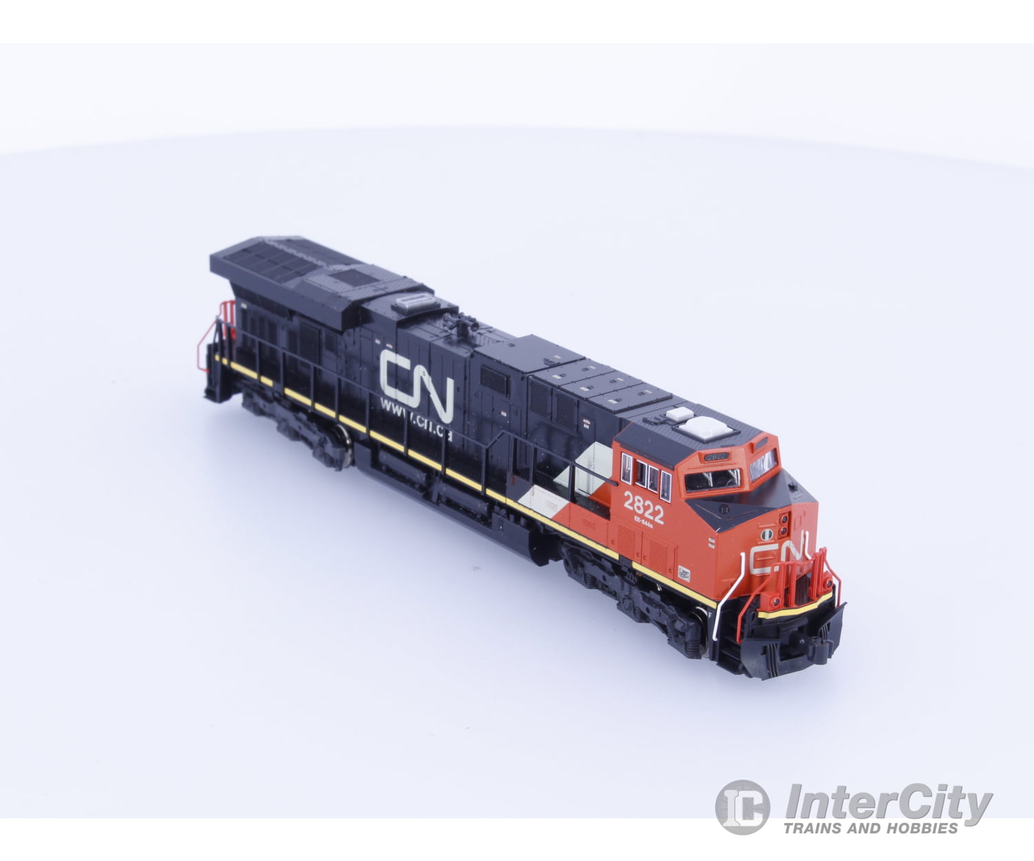 Kato 176-8919 N ES44AC Diesel Locomotive Canadian National (CN) 2822 Analog DC (#2) Locomotives