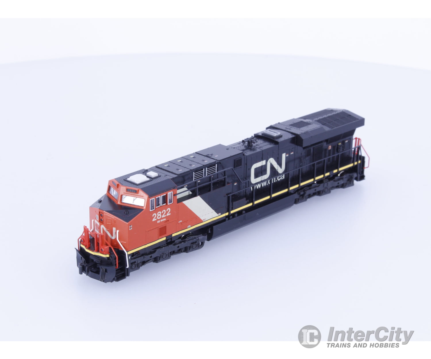 Kato 176-8919 N ES44AC Diesel Locomotive Canadian National (CN) 2822 Analog DC (#2) Locomotives