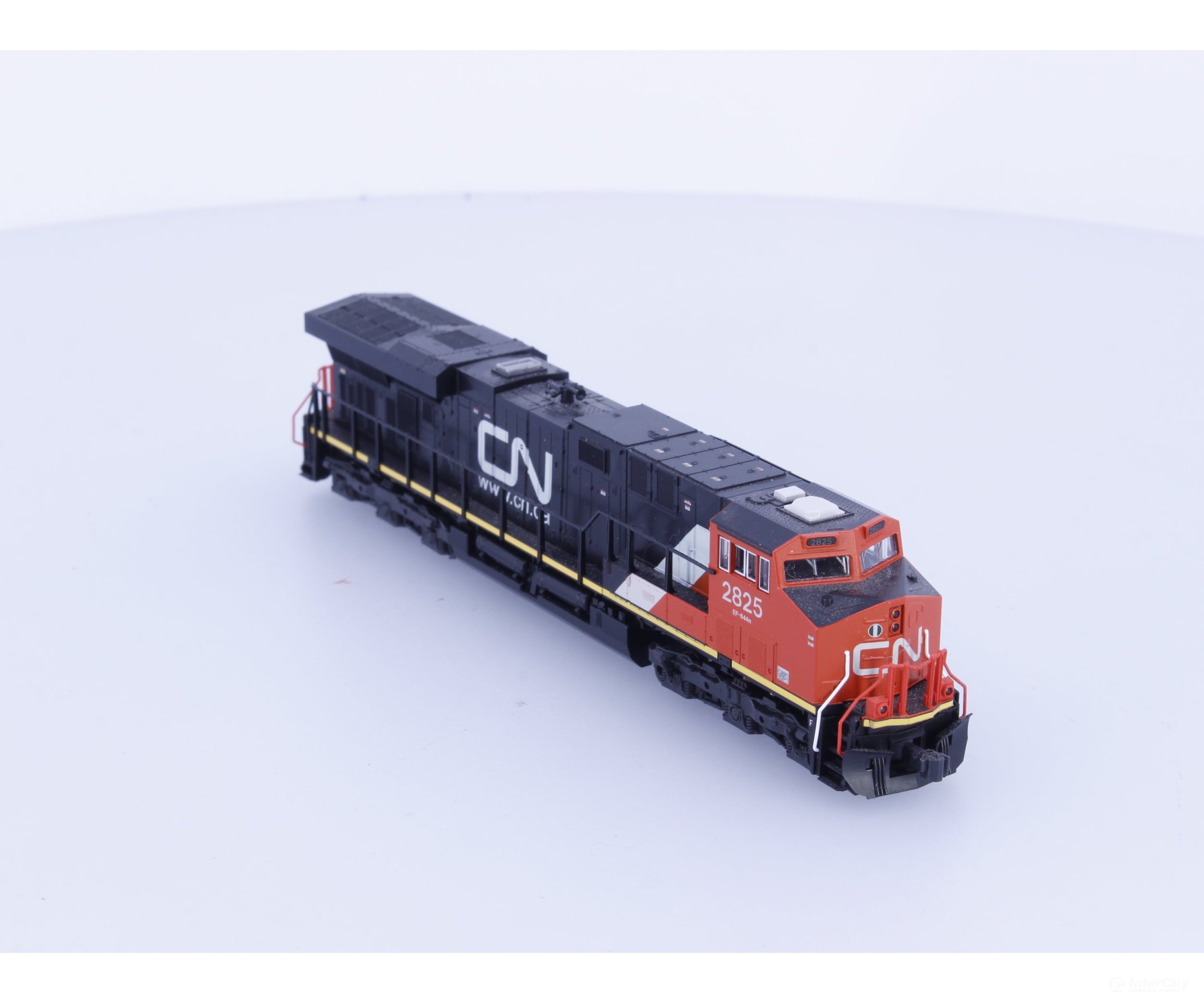 Kato 176-8927 N ES44AC Diesel Locomotive Canadian National (CN) 2825 Analog DC - Locomotives