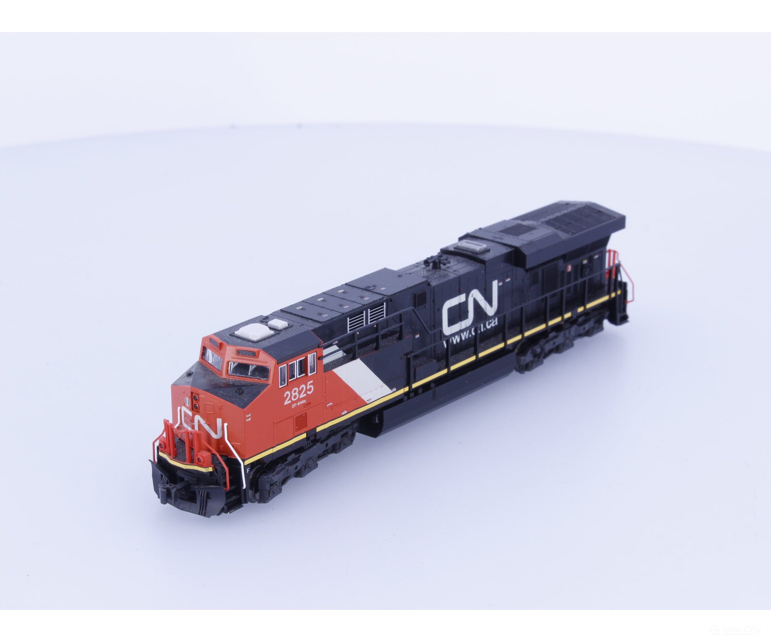 Kato 176-8927 N ES44AC Diesel Locomotive Canadian National (CN) 2825 Analog DC - Locomotives