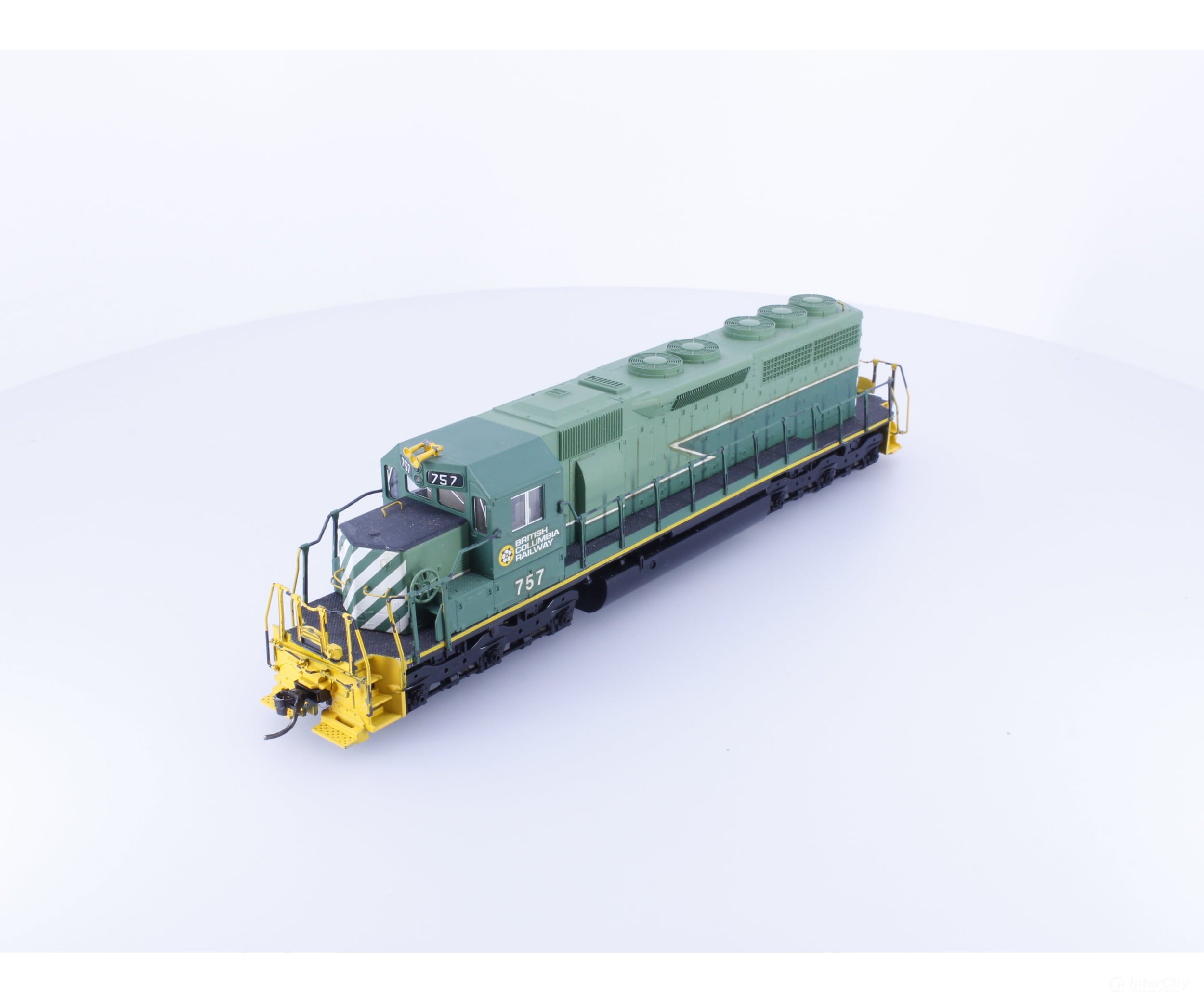 Kato 37-015 HO EMD SD-40 Diesel Locomotive Custom Painted BC Rail (BCOL) 757 Analog DC Locomotives